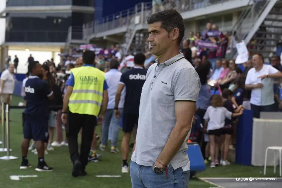 Antonio Hidalgo, coreado por la afición durante el partido y al final. Antonio Hidalgo, coreado por la afición durante el partido y al final.