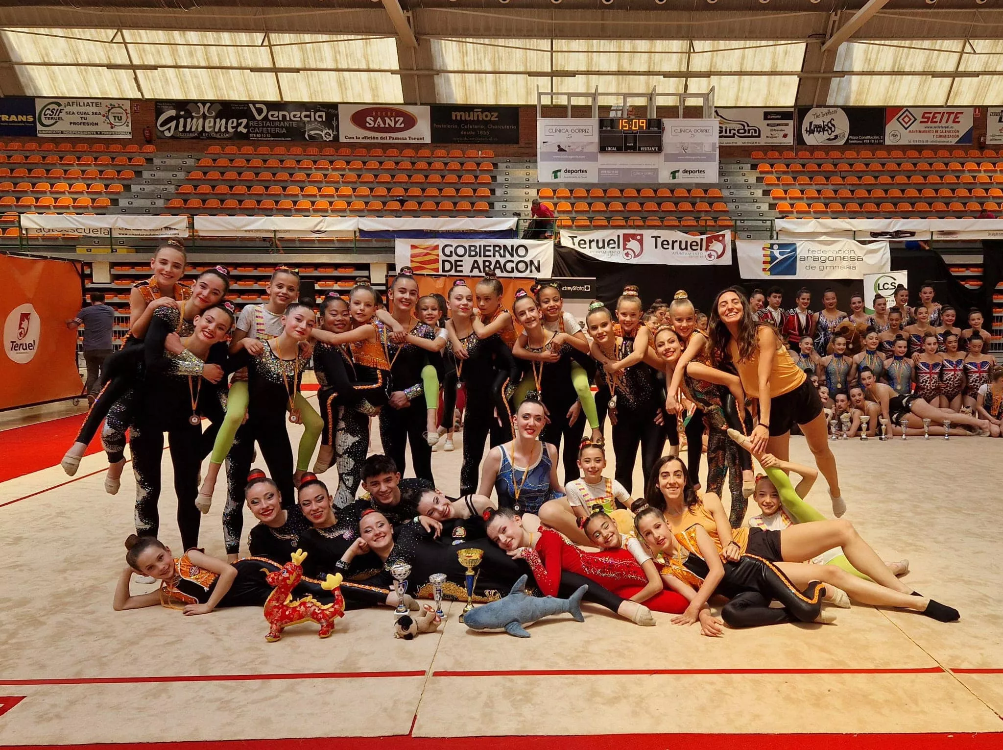 Gimnastas del Club 90 en la jornada del domingo.