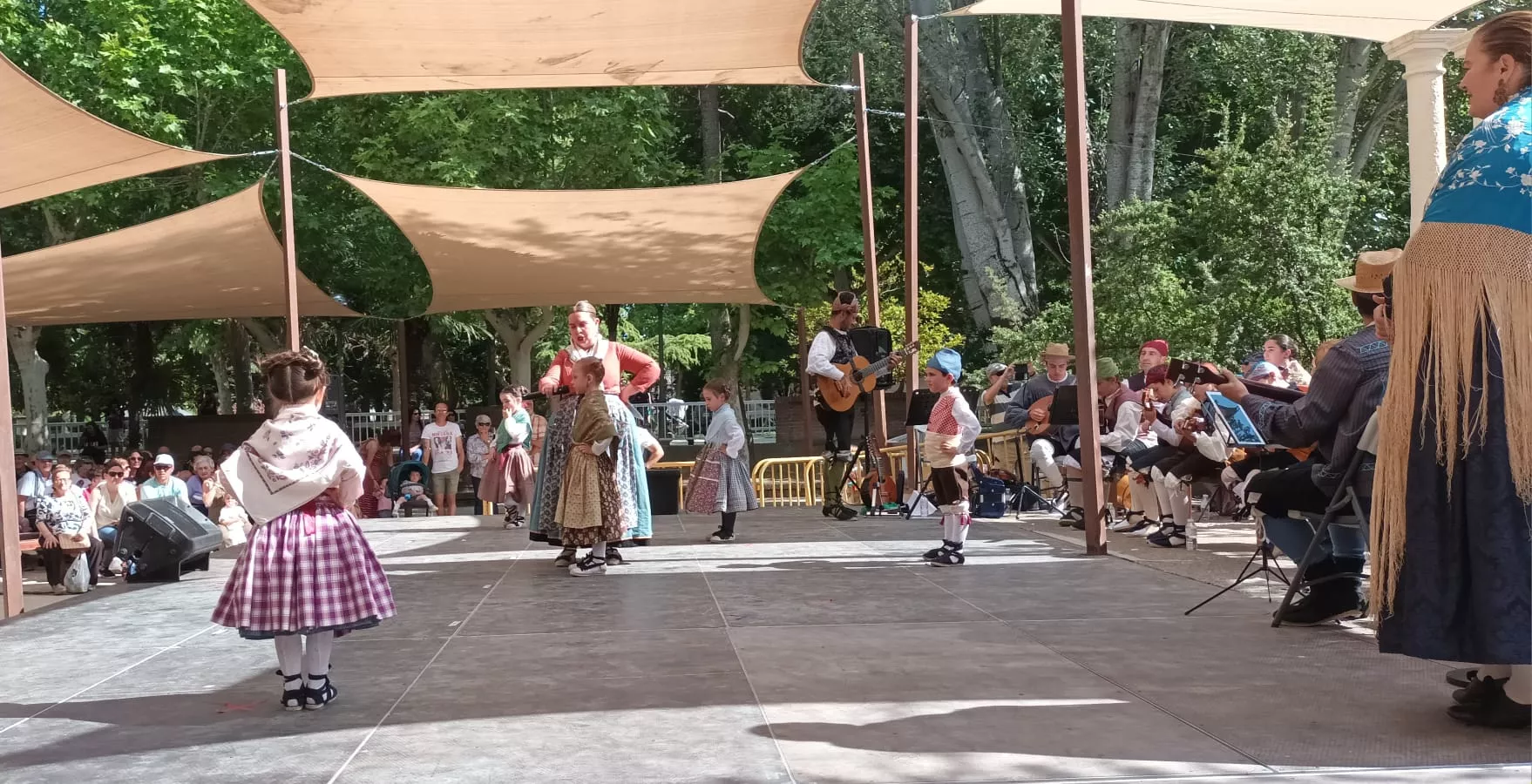 Agrupación Folklórica de Santa Cecilia en el Ciclo de Primavera 2024