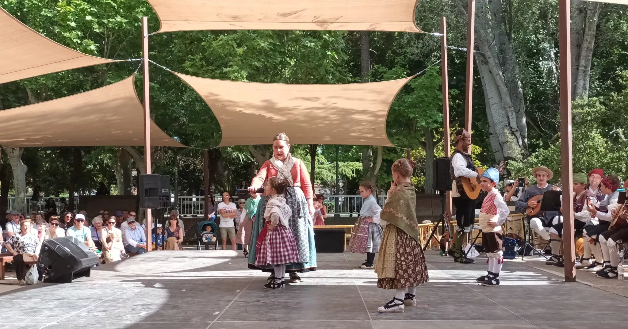 Agrupación Folklórica de Santa Cecilia en el Ciclo de Primavera 2024