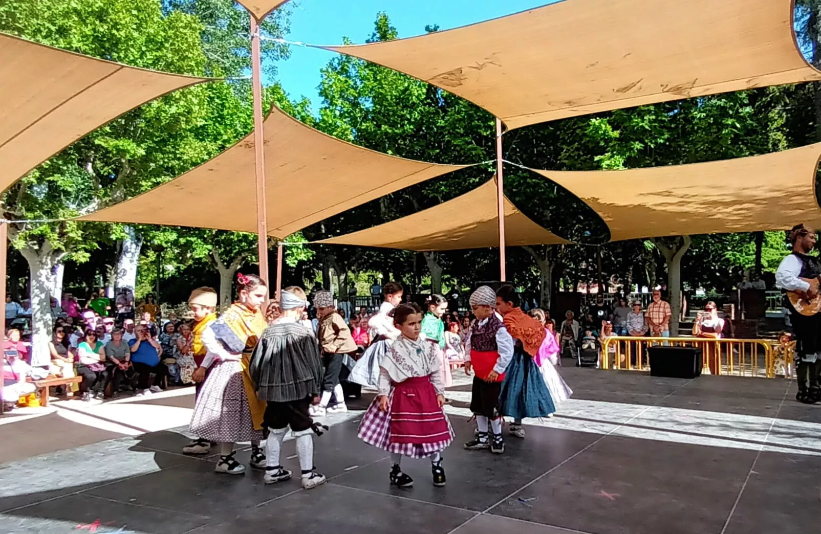 Agrupación Folklórica de Santa Cecilia en el Ciclo de Primavera 2024