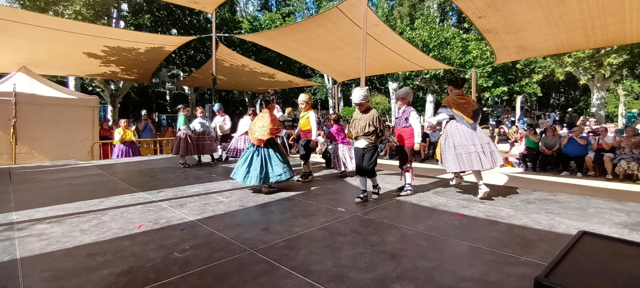 Agrupación Folklórica de Santa Cecilia en el Ciclo de Primavera 2024 