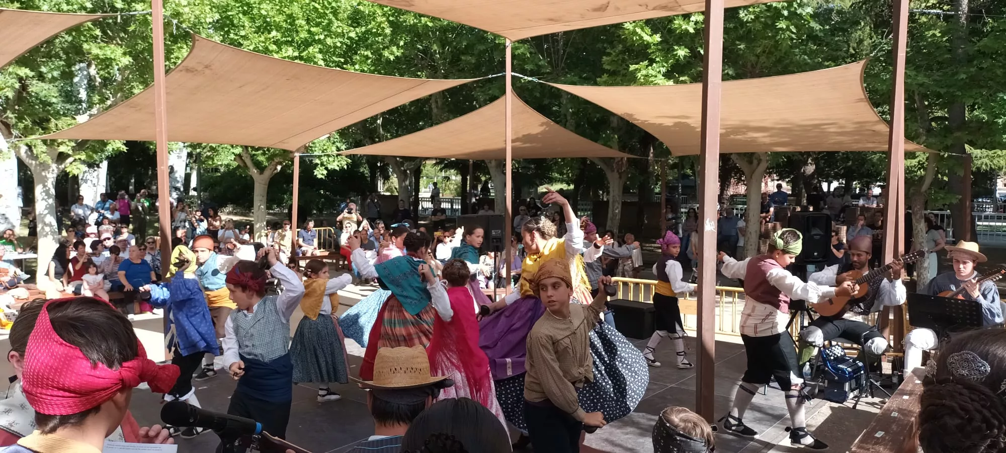 Agrupación Folklórica de Santa Cecilia en el Ciclo de Primavera 2024 