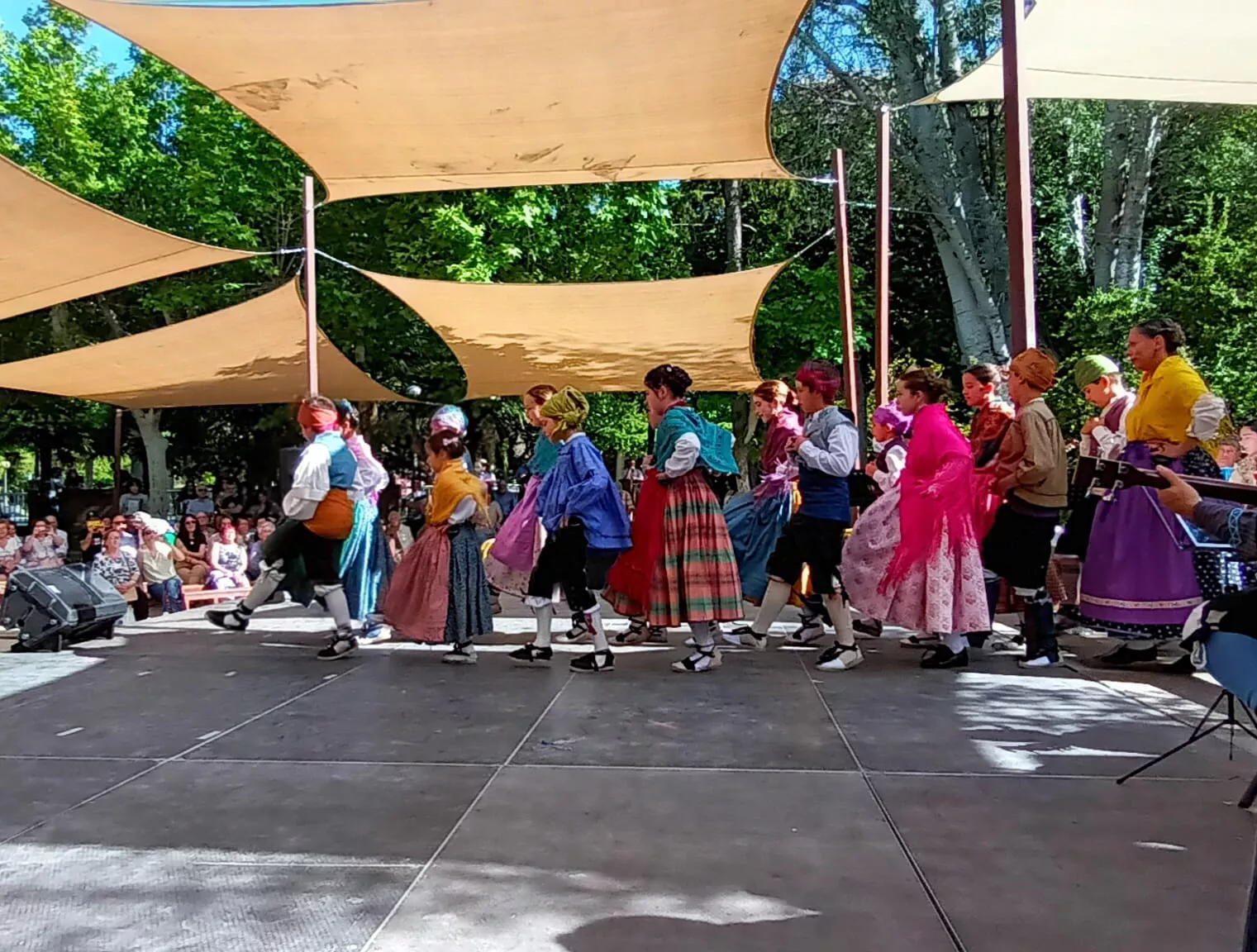 Agrupación Folklórica de Santa Cecilia en el Ciclo de Primavera 2024 