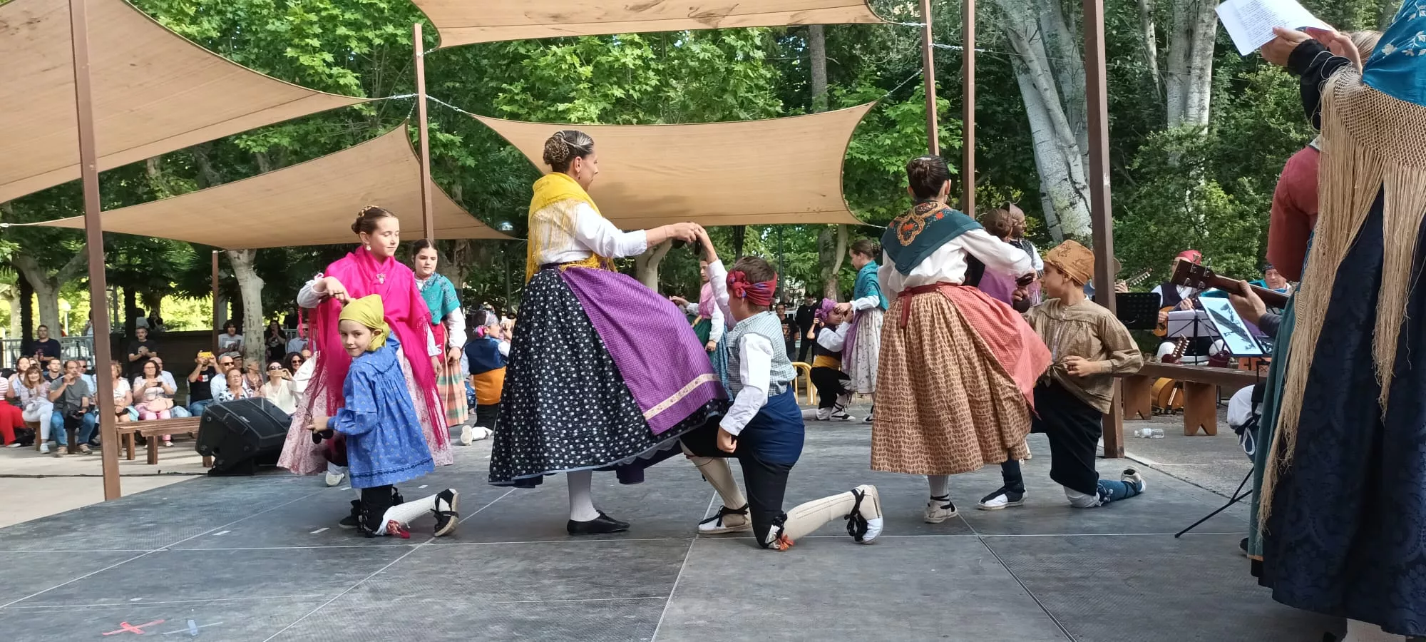 Agrupación Folklórica de Santa Cecilia en el Ciclo de Primavera 2024 