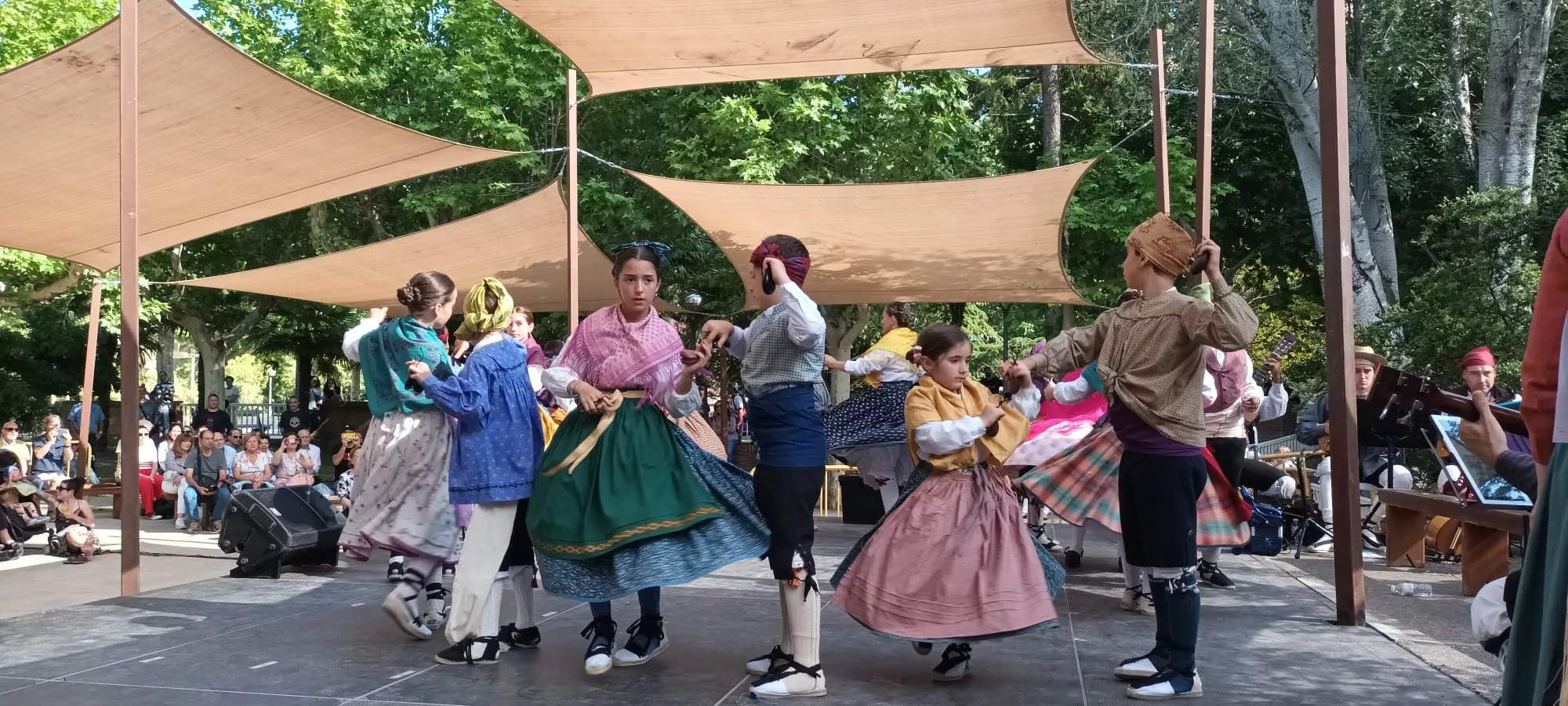 Agrupación Folklórica de Santa Cecilia en el Ciclo de Primavera 2024 