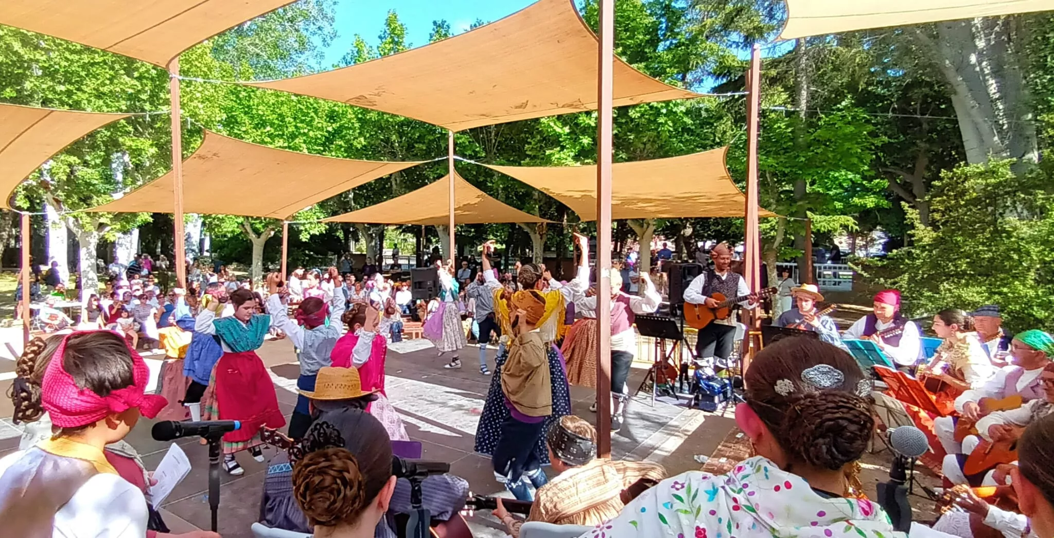 Agrupación Folklórica de Santa Cecilia en el Ciclo de Primavera 2024 