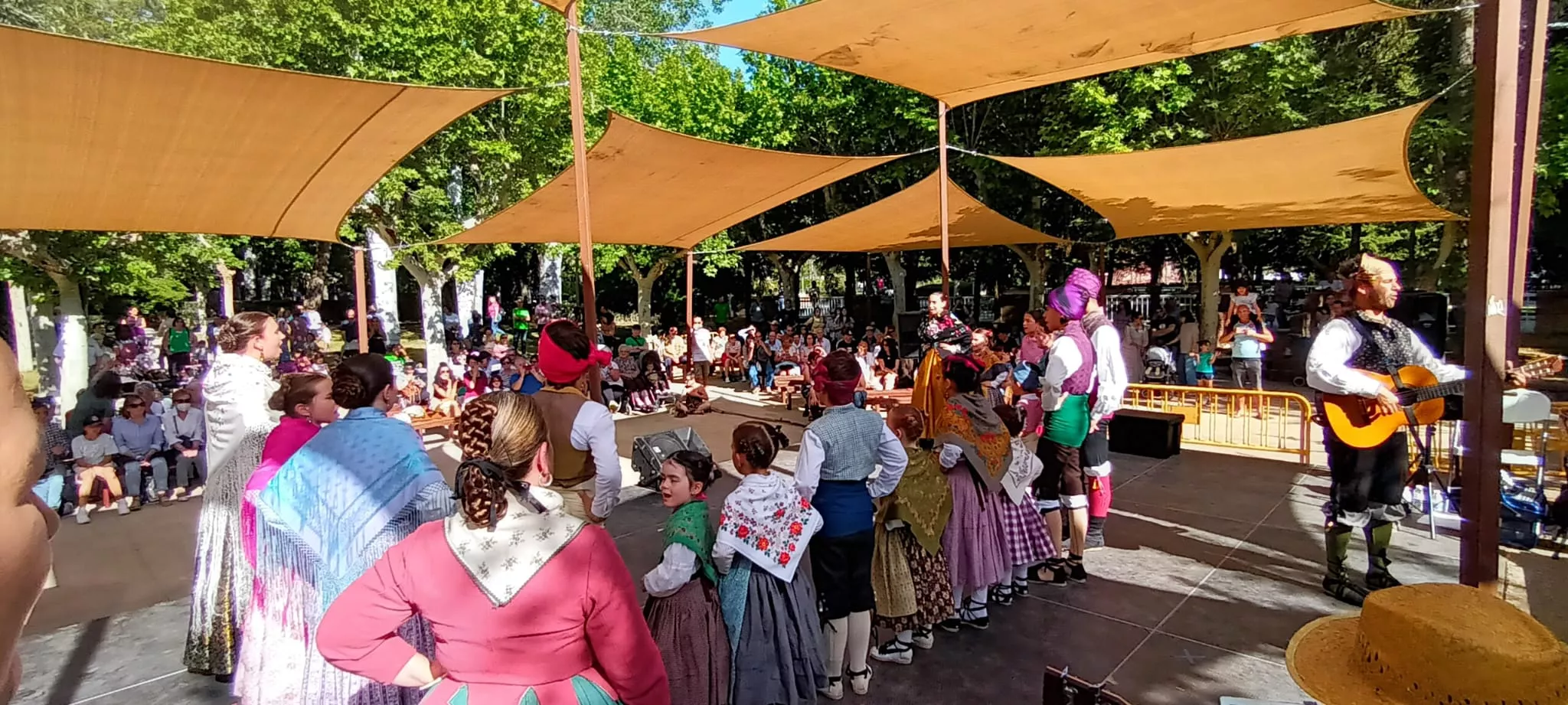 Agrupación Folklórica de Santa Cecilia en el Ciclo de Primavera 2024 