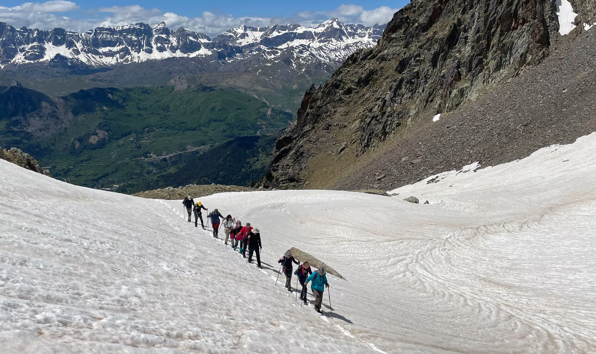 El grupo durante la ascensión al pico Musales.