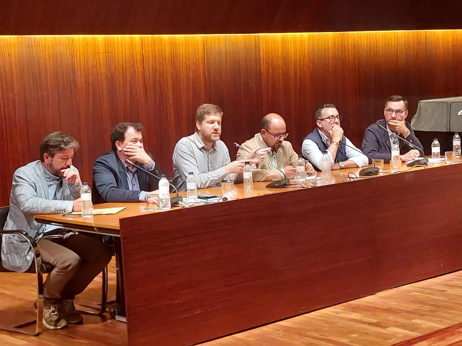 Debate sobre agricultura y ganadería de Aega