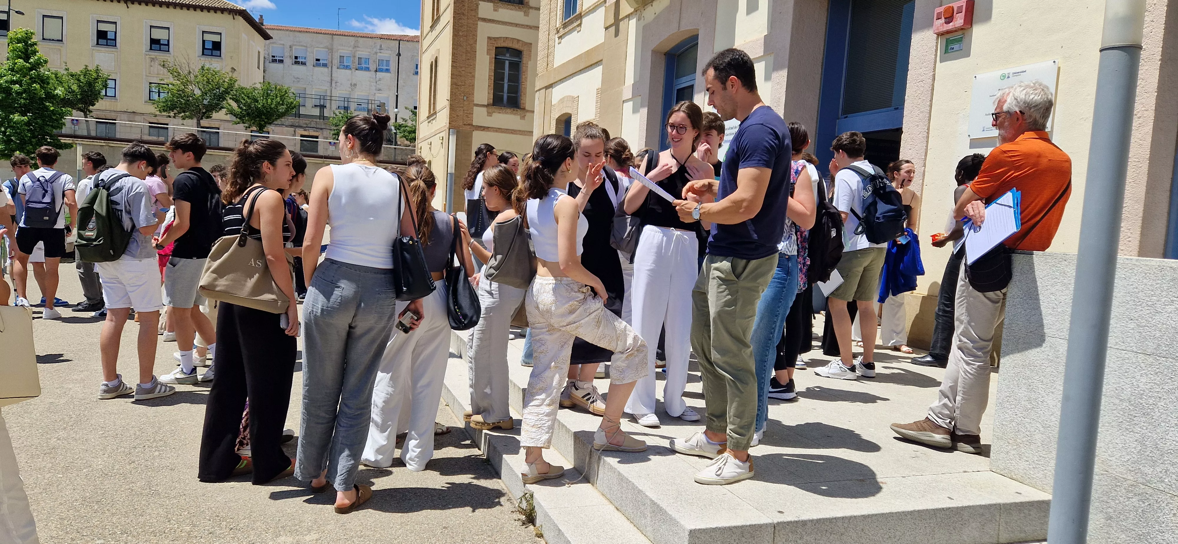Inicio de la Evau 2024 en Huesca. Foto Myriam Martínez Inicio de la Evau 2024 en Huesca. Foto Myriam Martínez