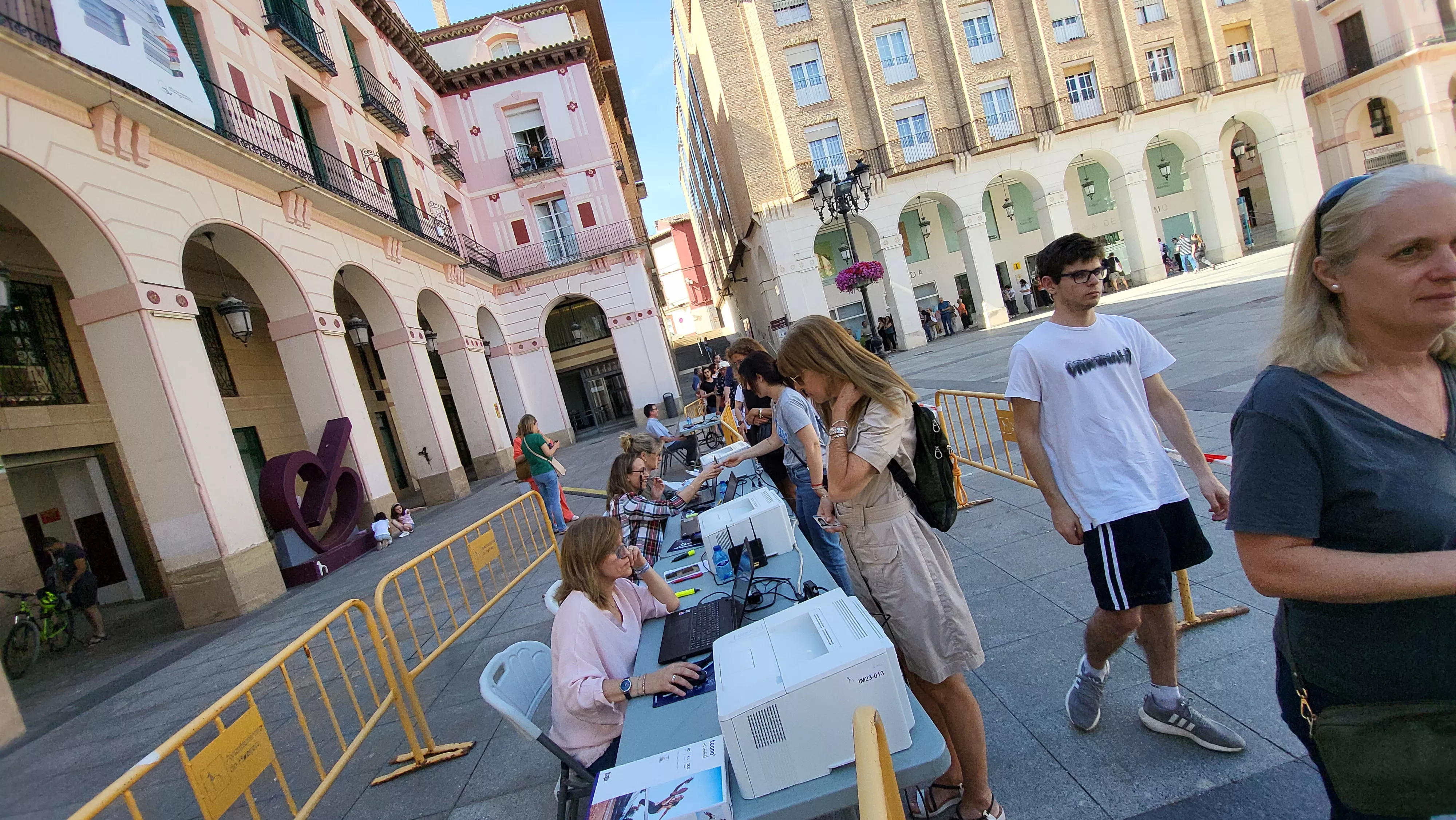  Sesión presencial de bonos impulsa en Huesca. Foto Mercedes Manterola