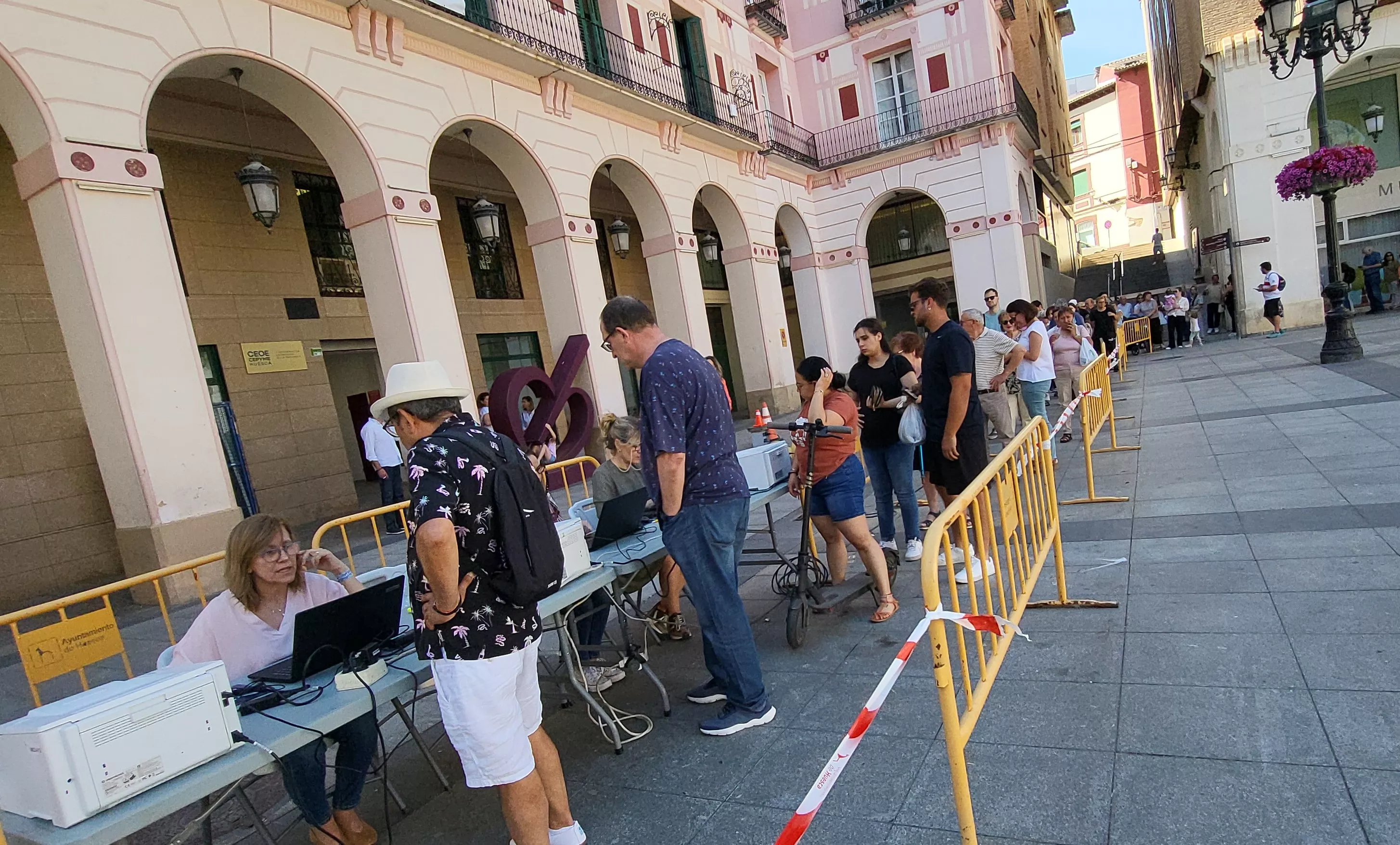  Sesión presencial de bonos impulsa en Huesca. Foto Mercedes Manterola