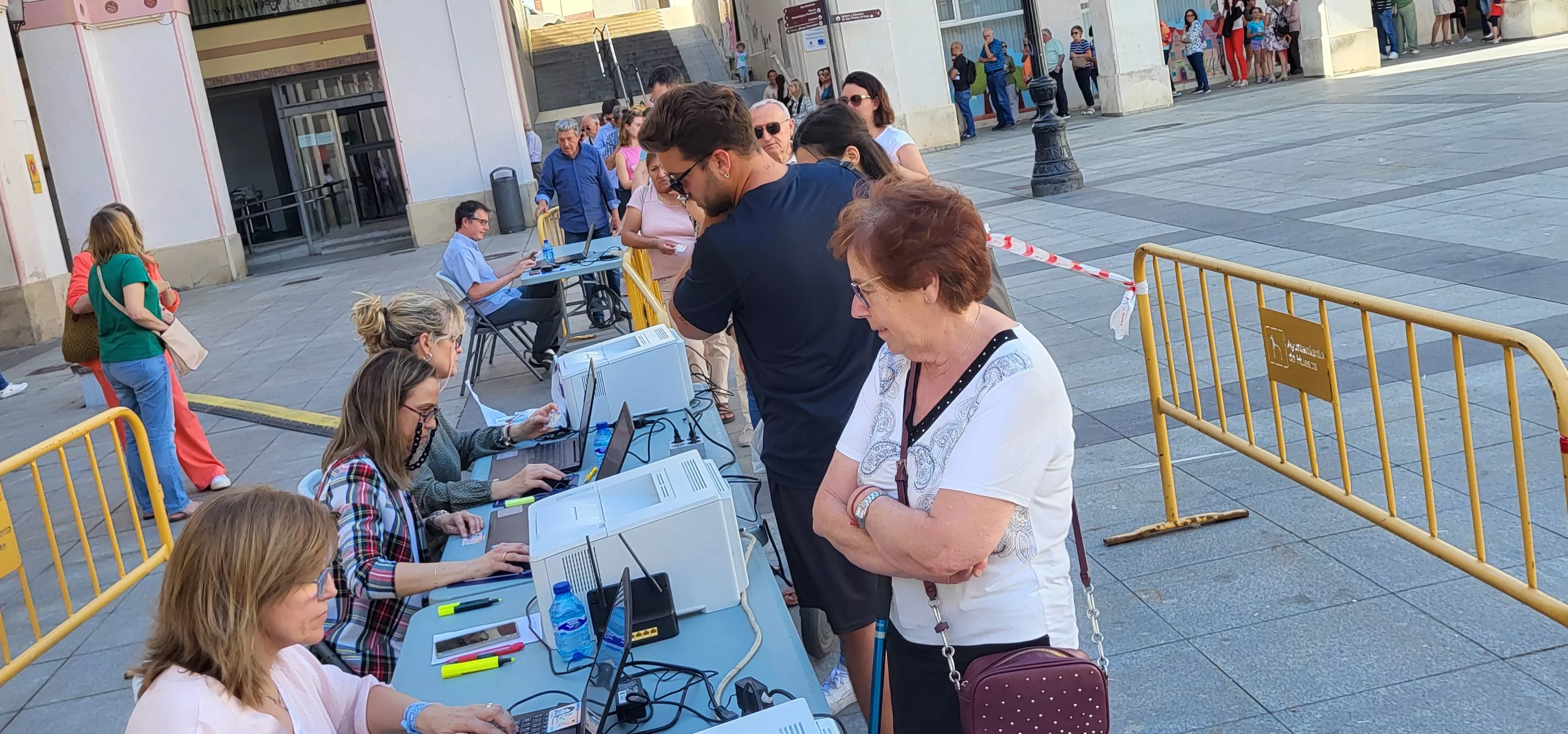 Sesión presencial de bonos impulsa en Huesca. Foto Mercedes Manterola