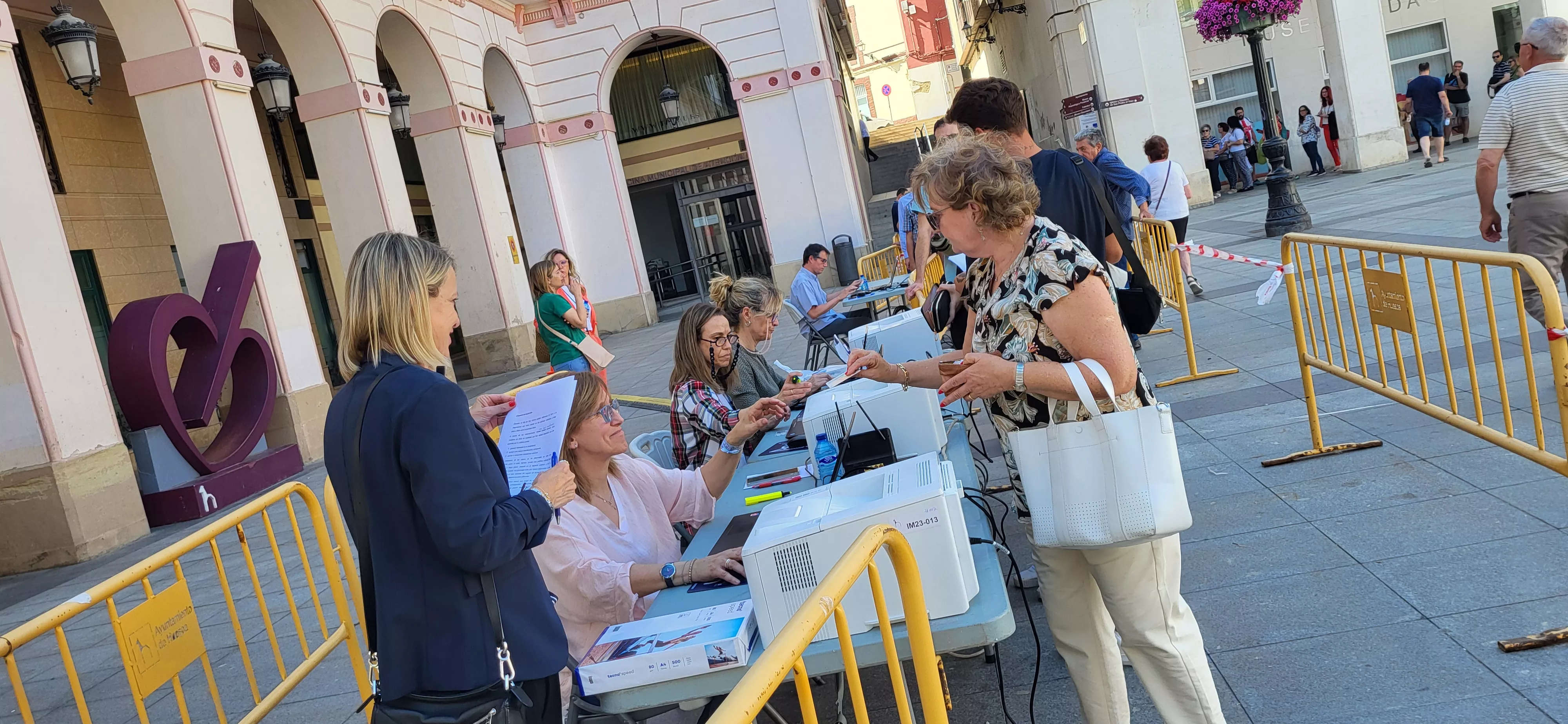  Sesión presencial de bonos impulsa en Huesca. Foto Mercedes Manterola