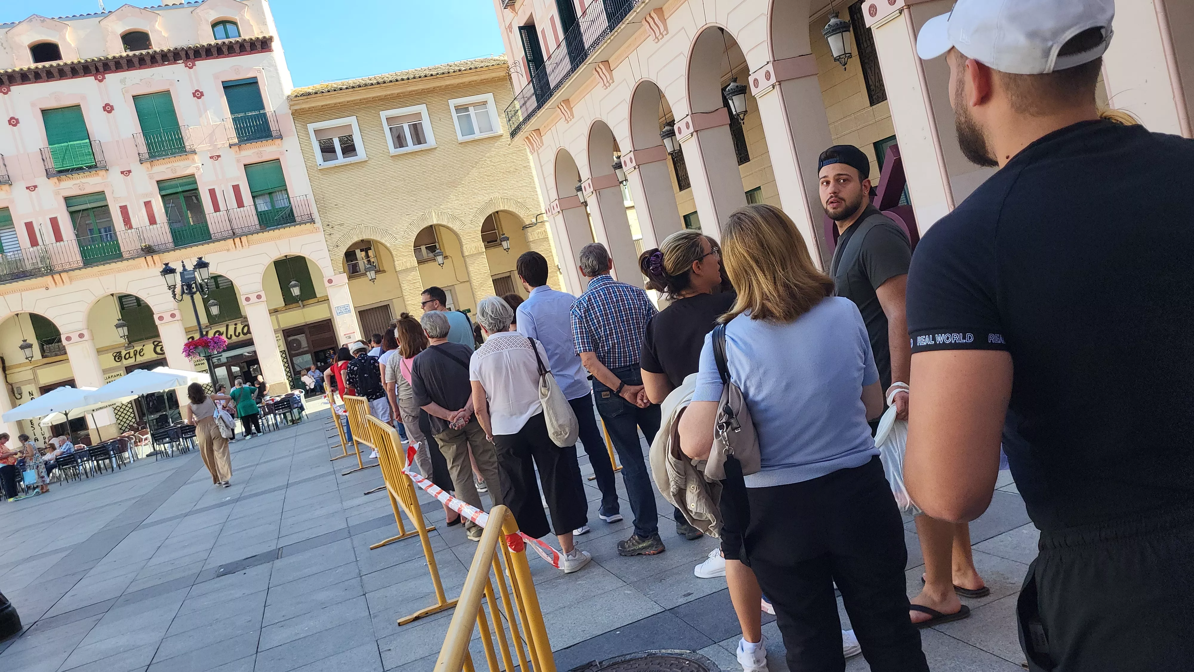  Sesión presencial de bonos impulsa en Huesca. Foto Mercedes Manterola