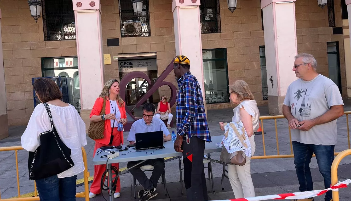  Sesión presencial de bonos impulsa en Huesca. Foto Mercedes Manterola