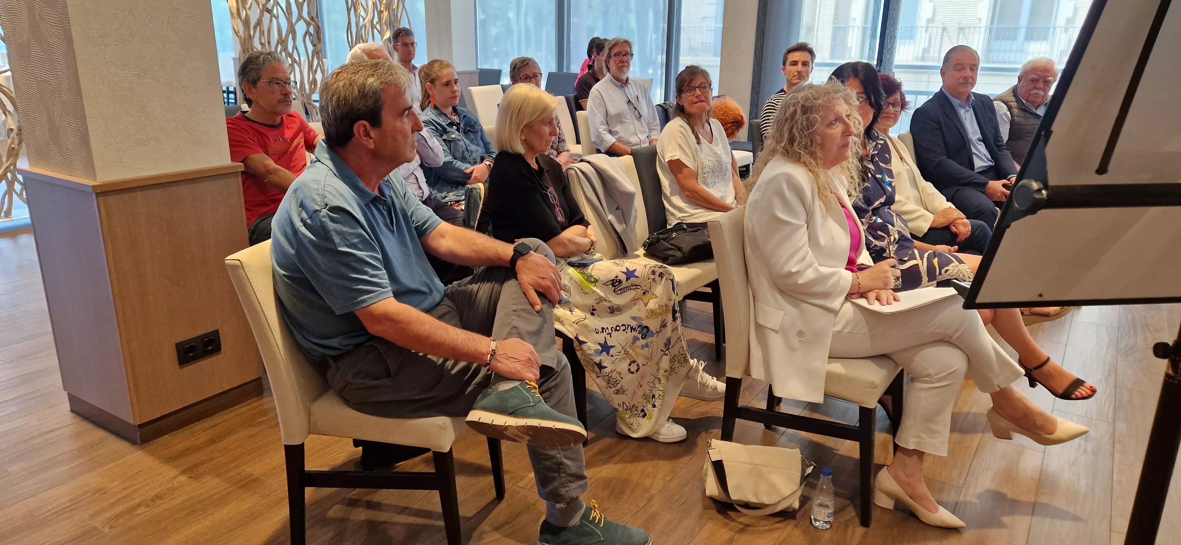 Reunión de la Plataforma del Voluntariado y el Ayuntamiento de Huesca. Foto Myriam Martínez