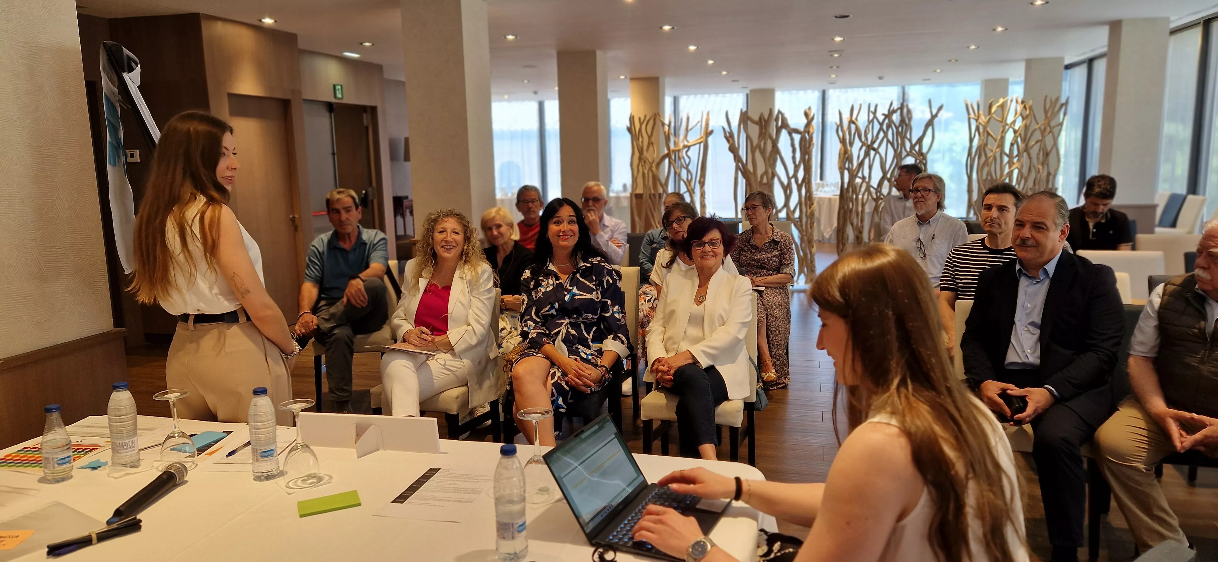 Reunión de la Plataforma del Voluntariado y el Ayuntamiento de Huesca. Foto Myriam Martínez