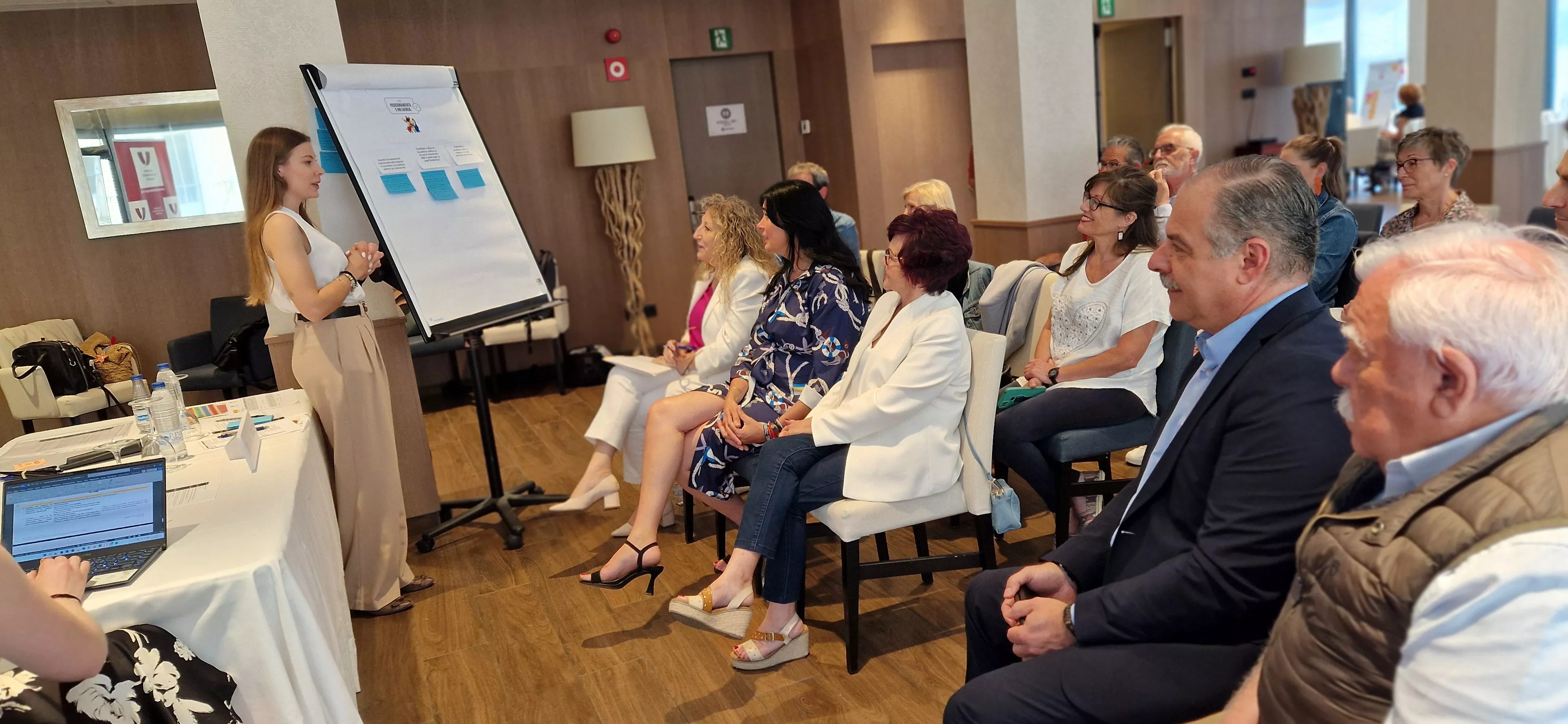 Reunión de la Plataforma del Voluntariado y el Ayuntamiento de Huesca. Foto Myriam Martínez