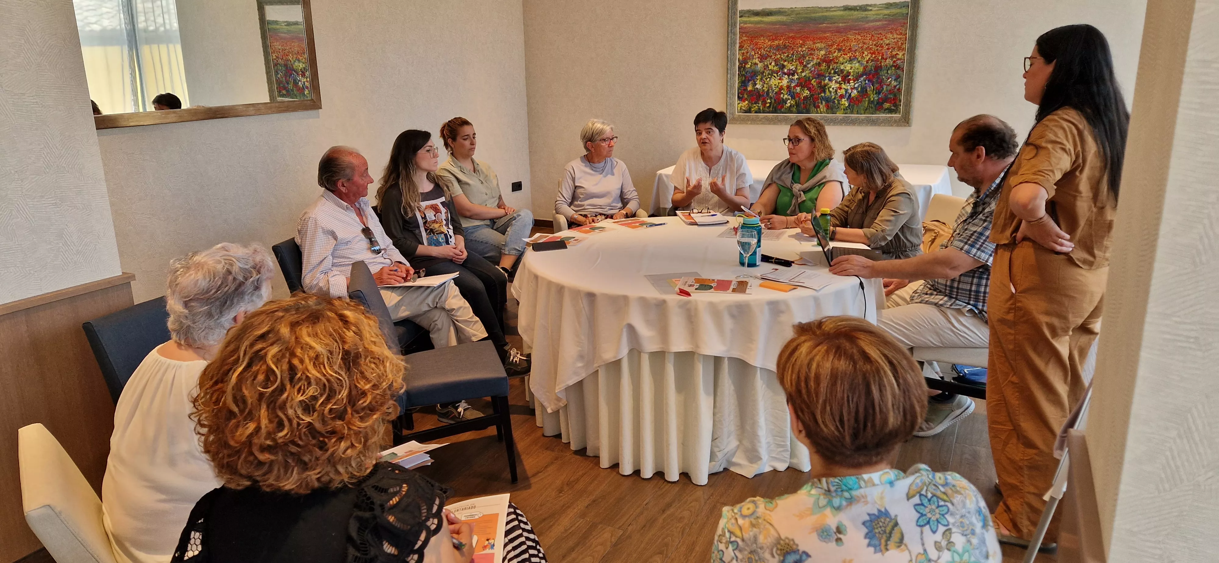 Reunión de la Plataforma del Voluntariado y el Ayuntamiento de Huesca. Foto Myriam Martínez