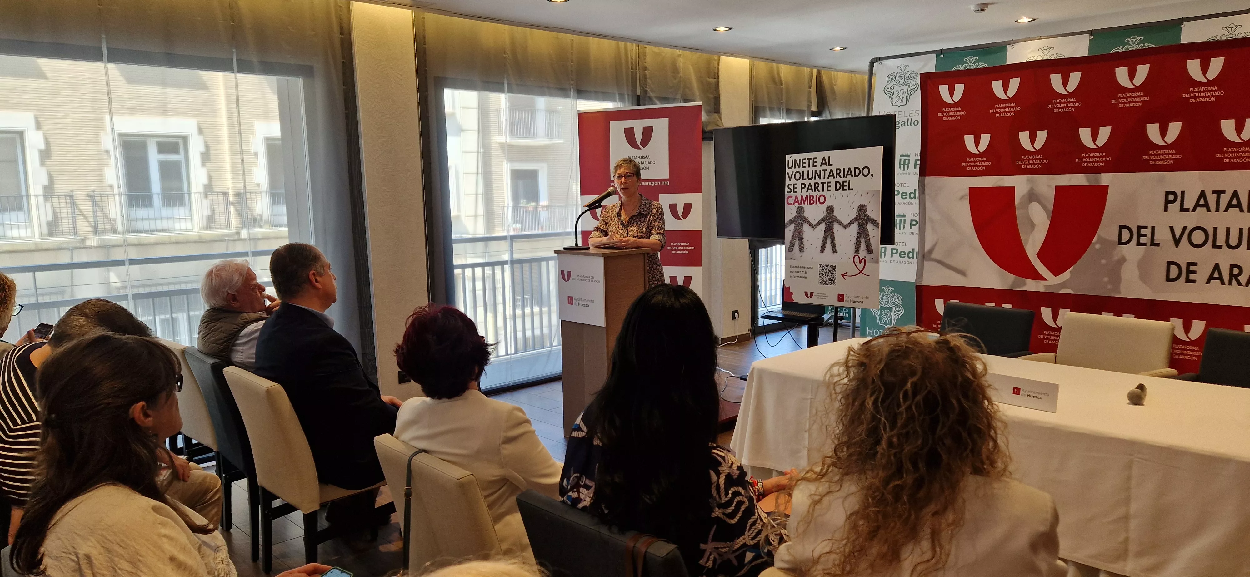 Reunión de la Plataforma del Voluntariado y el Ayuntamiento de Huesca. Foto Myriam Martínez
