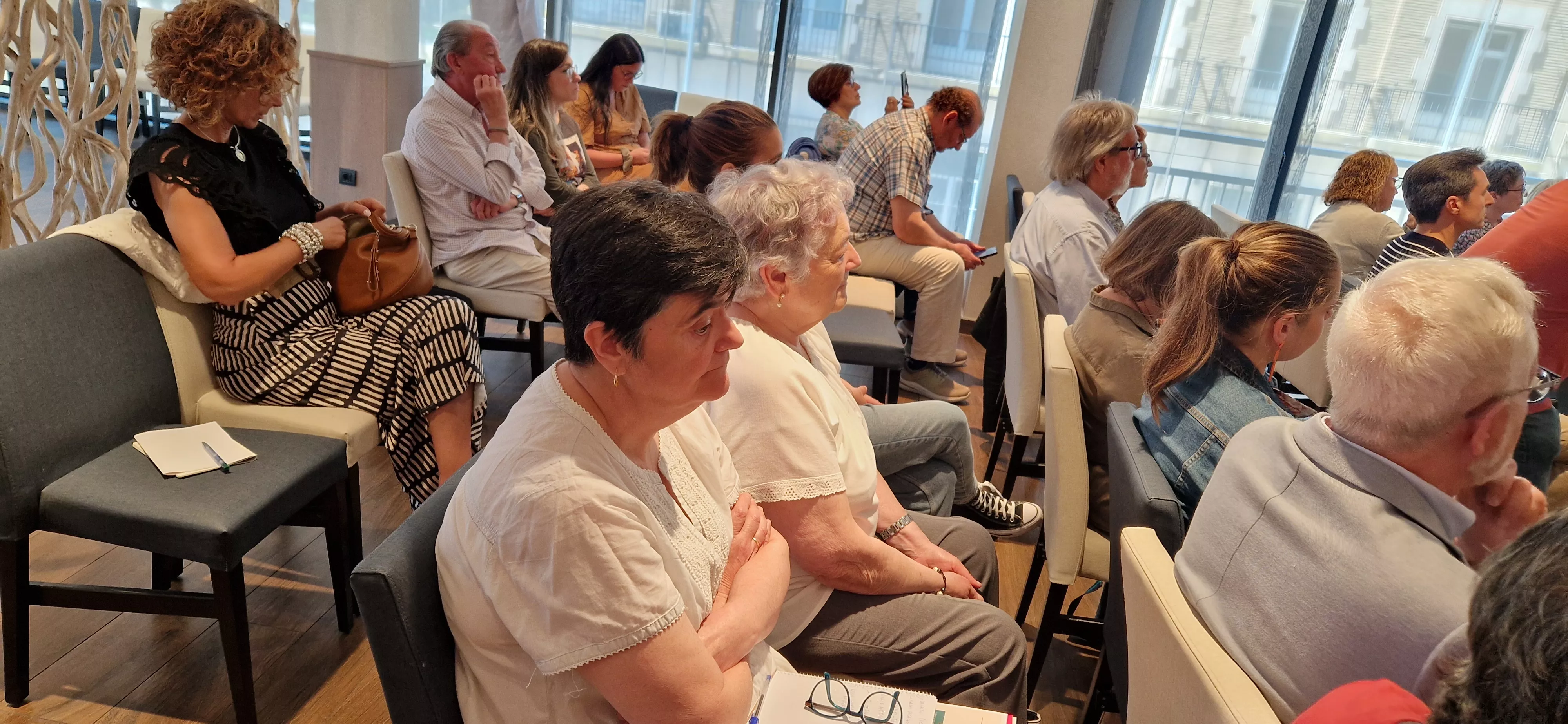 Reunión de la Plataforma del Voluntariado y el Ayuntamiento de Huesca. Foto Myriam Martínez