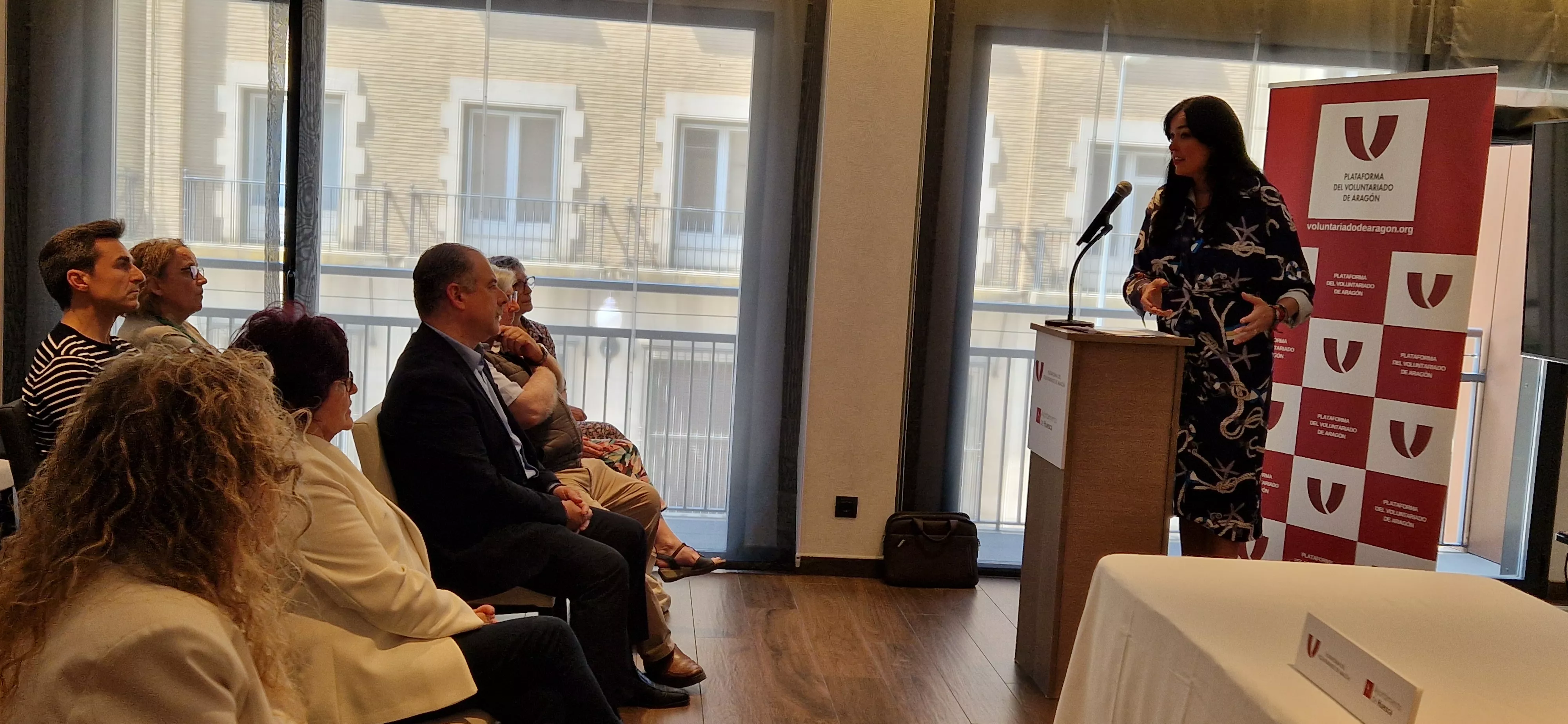 Reunión de la Plataforma del Voluntariado y el Ayuntamiento de Huesca. Foto Myriam Martínez