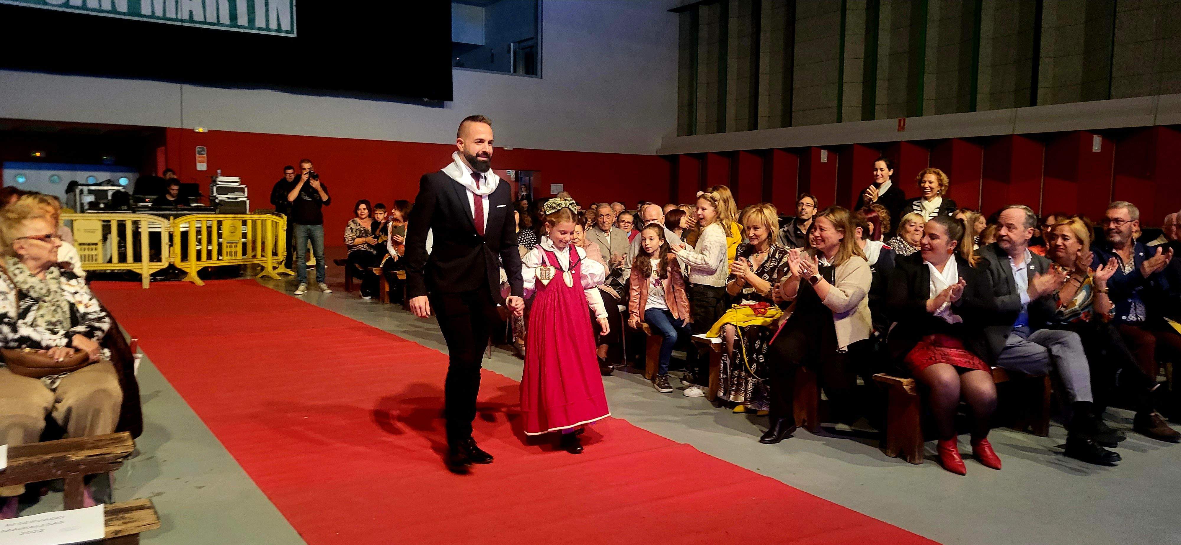 Presentación de las mairalesas del barrio de San Martín de Huesca 2022. Foto Myriam Martínez 