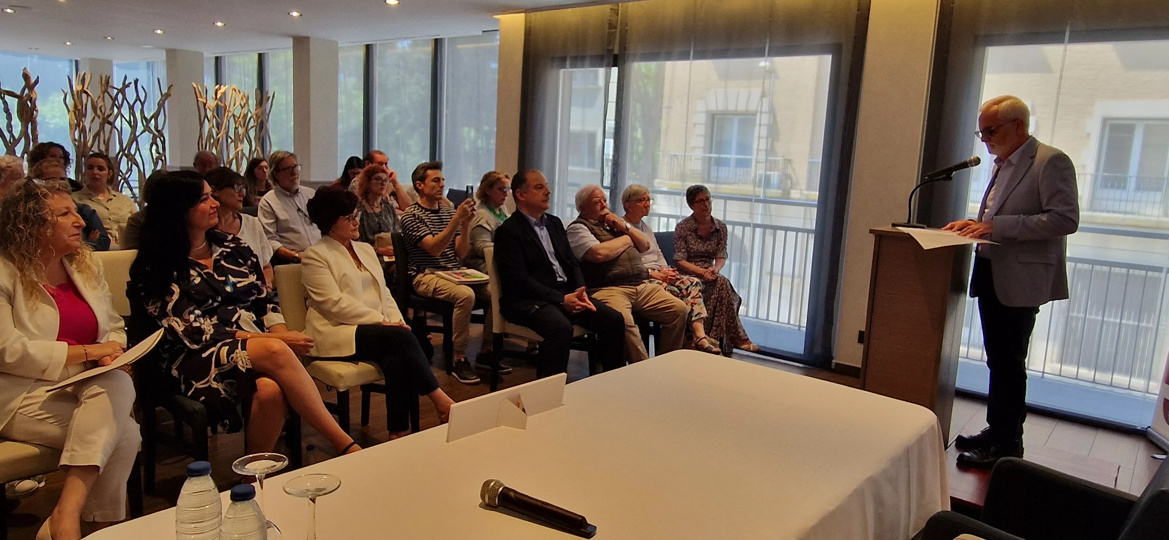 Reunión de la Plataforma del Voluntariado y el Ayuntamiento de Huesca. Foto Myriam Martínez