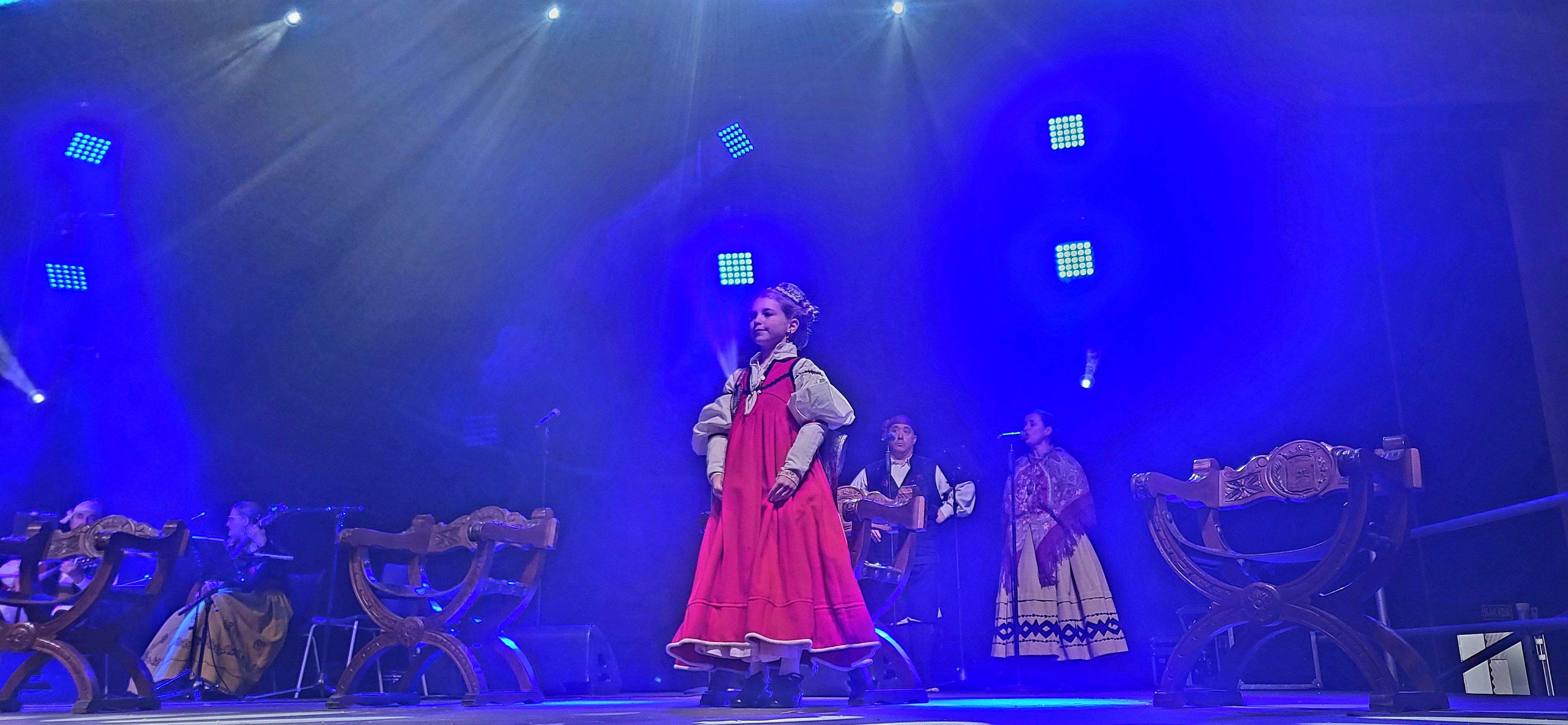 Presentación de las mairalesas del barrio de San Martín de Huesca 2022. Foto Myriam Martínez 