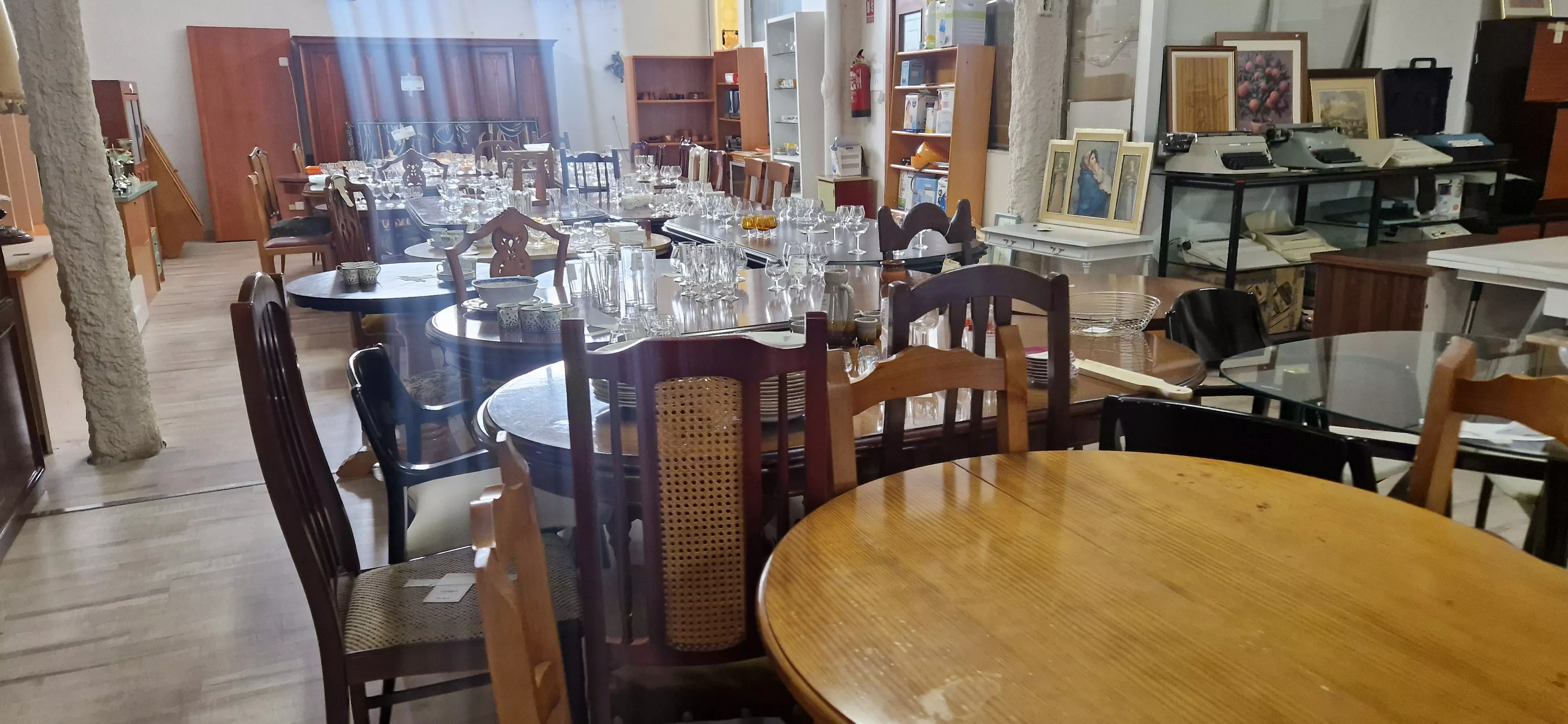 Rastrillo de Trobada Muebles junio de 2024. Foto Myriam Martínez