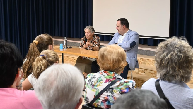 María Teresa Añaños durante la conferencia. Foto Carlos Jalle María Teresa Añaños durante la conferencia. Foto Carlos Jalle
