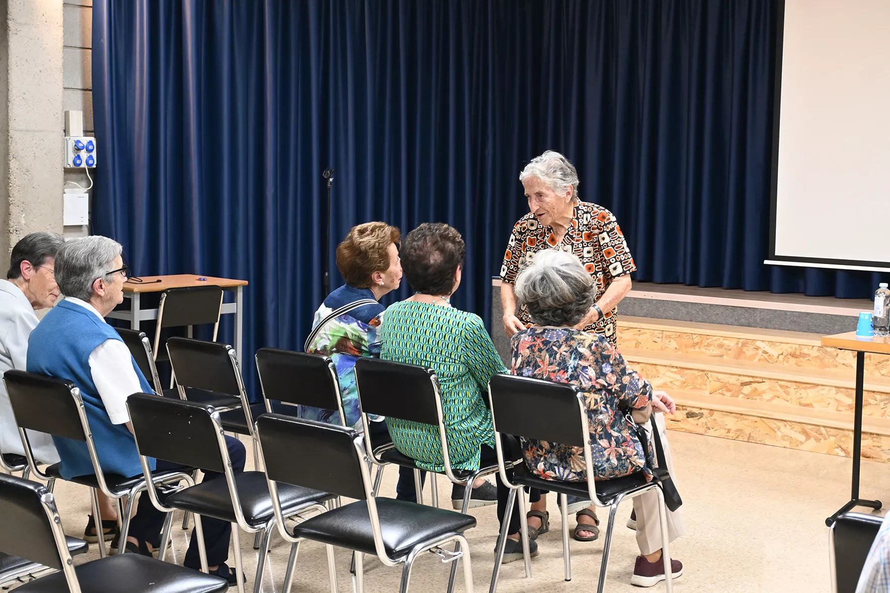 Conferencia de María Teresa Añaños en Santa Rosa. Foto Carlos Jalle