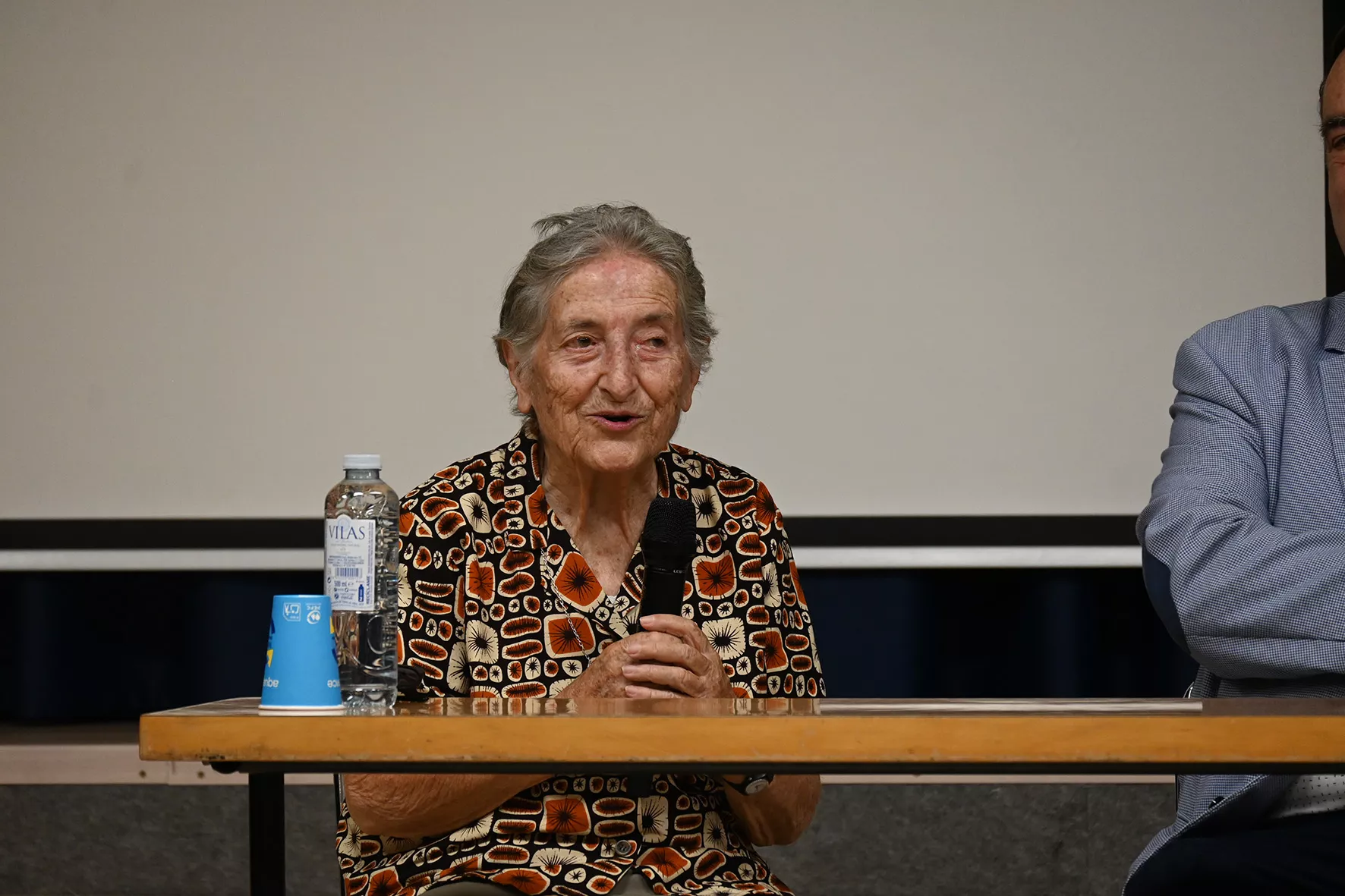Conferencia de María Teresa Añaños en Santa Rosa. Foto Carlos Jalle