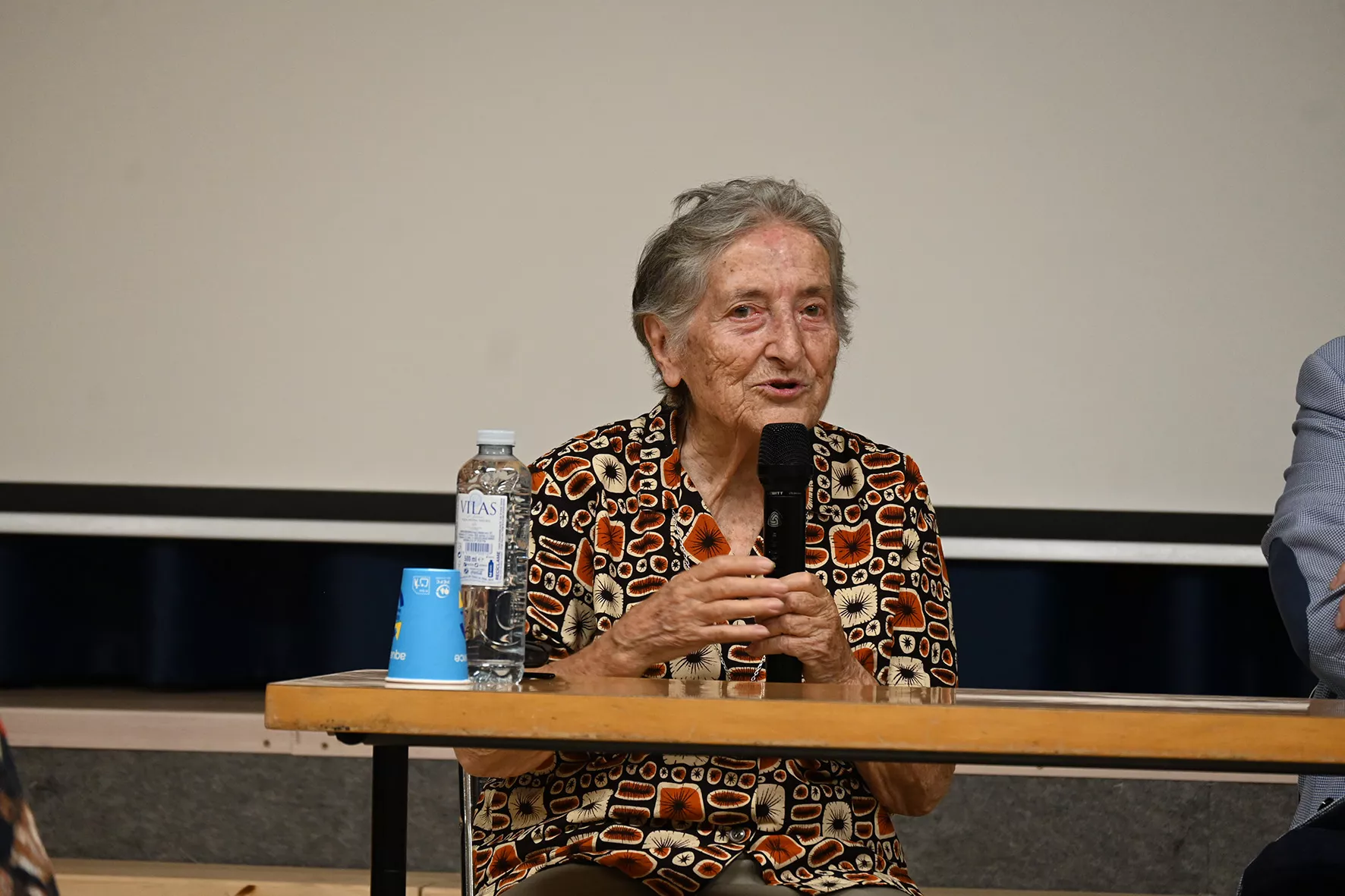 Conferencia de María Teresa Añaños en Santa Rosa. Foto Carlos Jalle