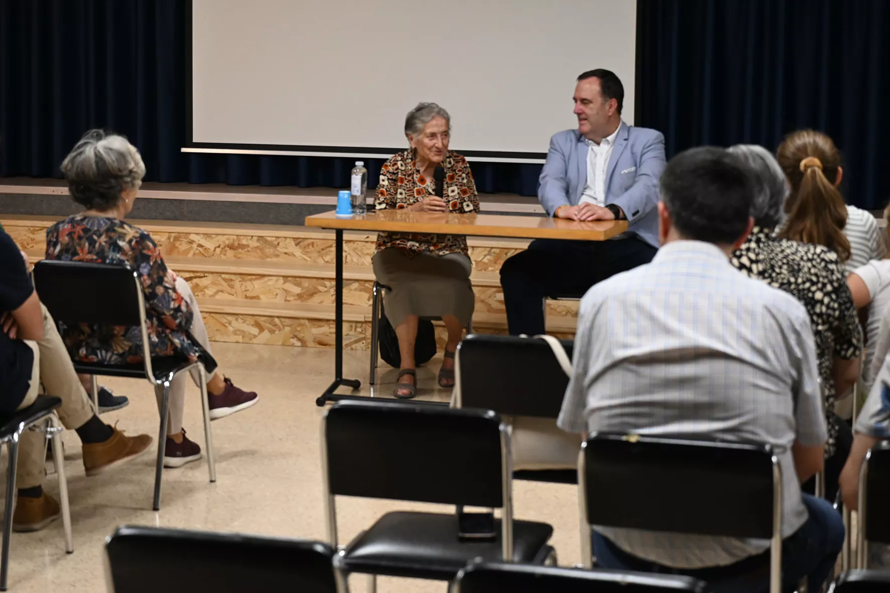 Conferencia de María Teresa Añaños en Santa Rosa. Foto Carlos Jalle
