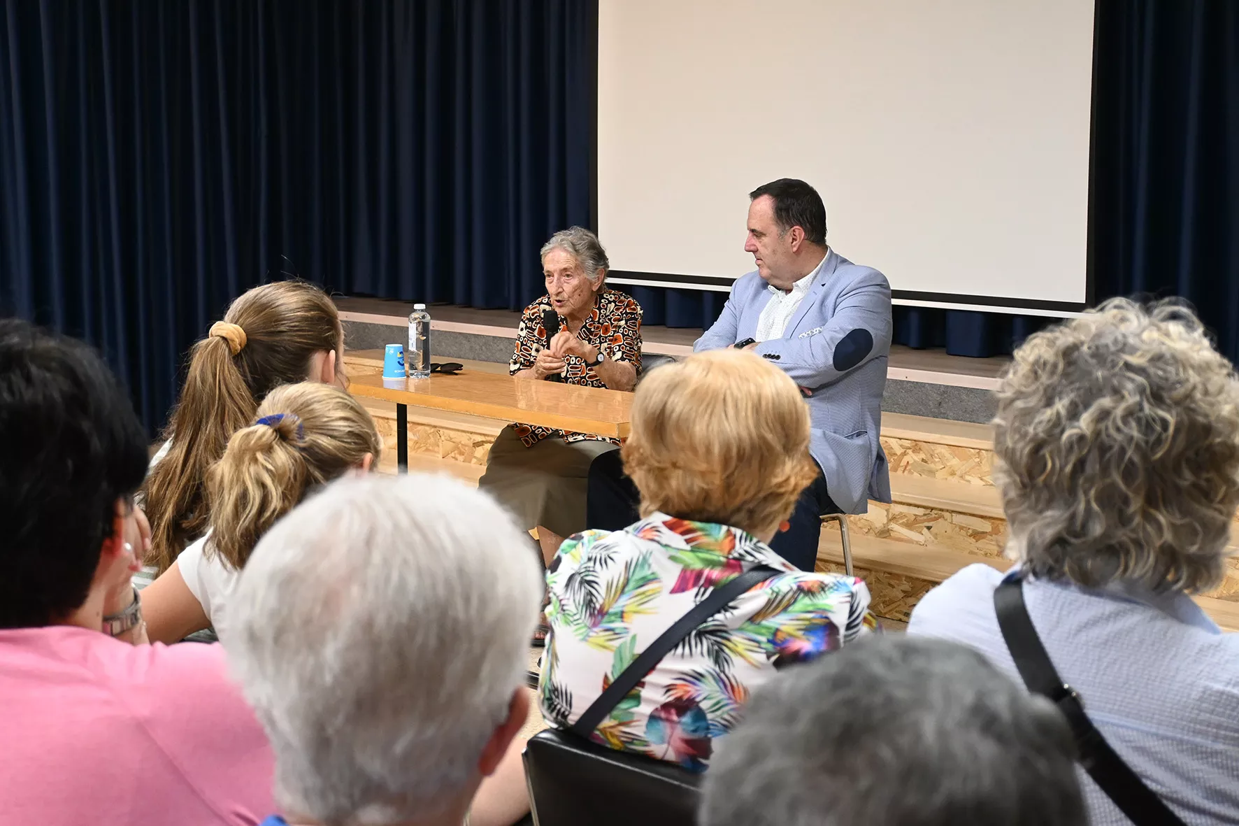 Conferencia de María Teresa Añaños en Santa Rosa. Foto Carlos Jalle