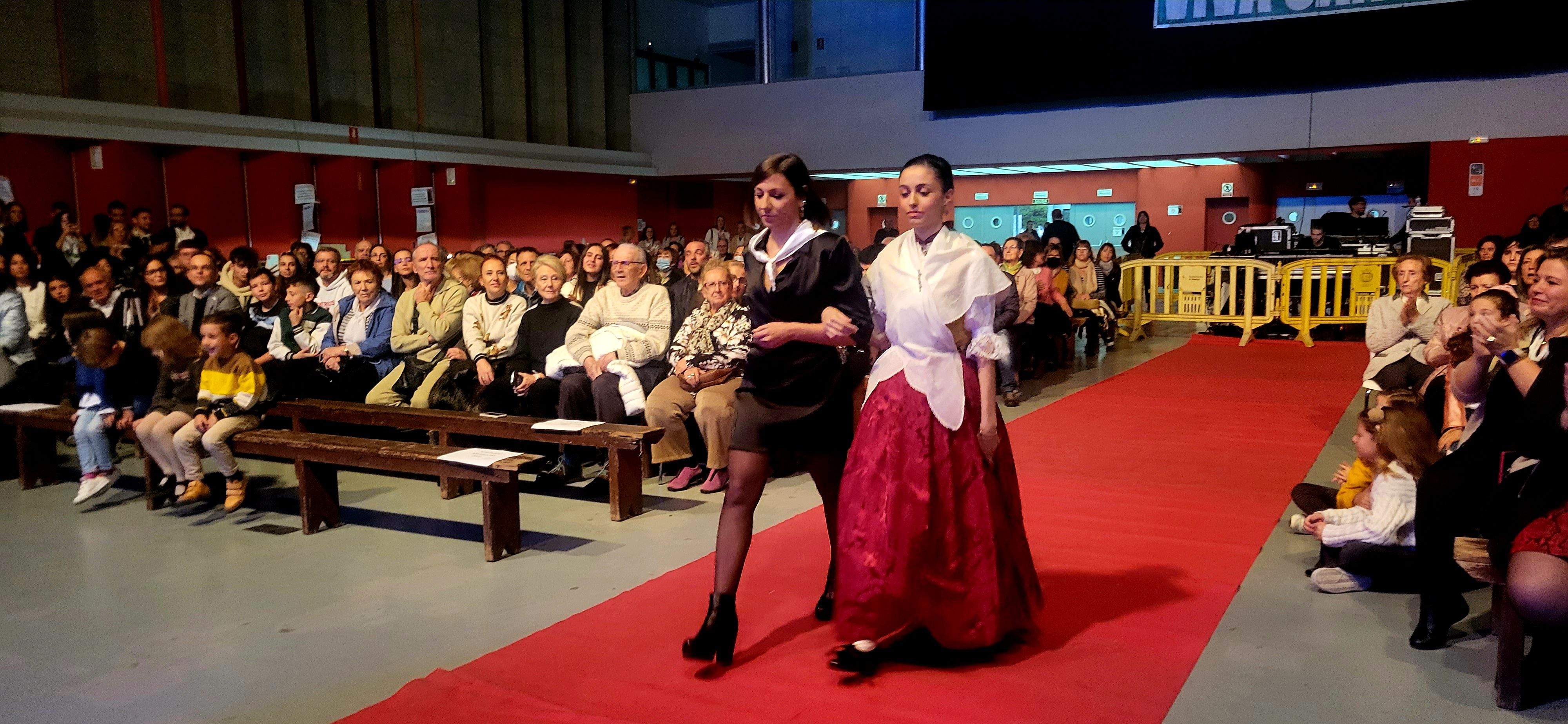 Presentación de las mairalesas del barrio de San Martín de Huesca 2022. Foto Myriam Martínez 