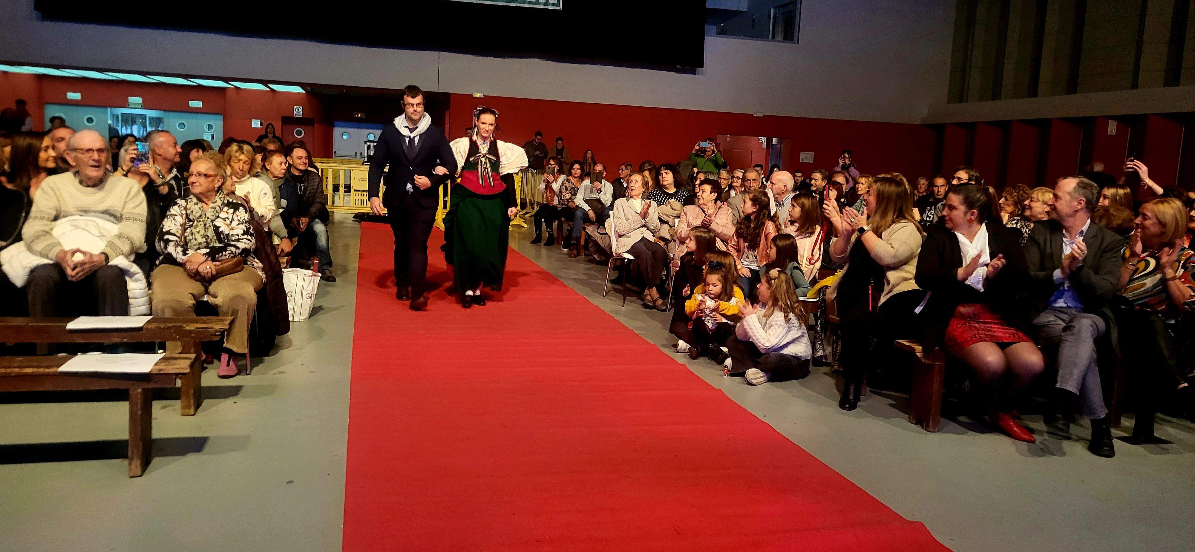 Presentación de las mairalesas del barrio de San Martín de Huesca 2022. Foto Myriam Martínez 