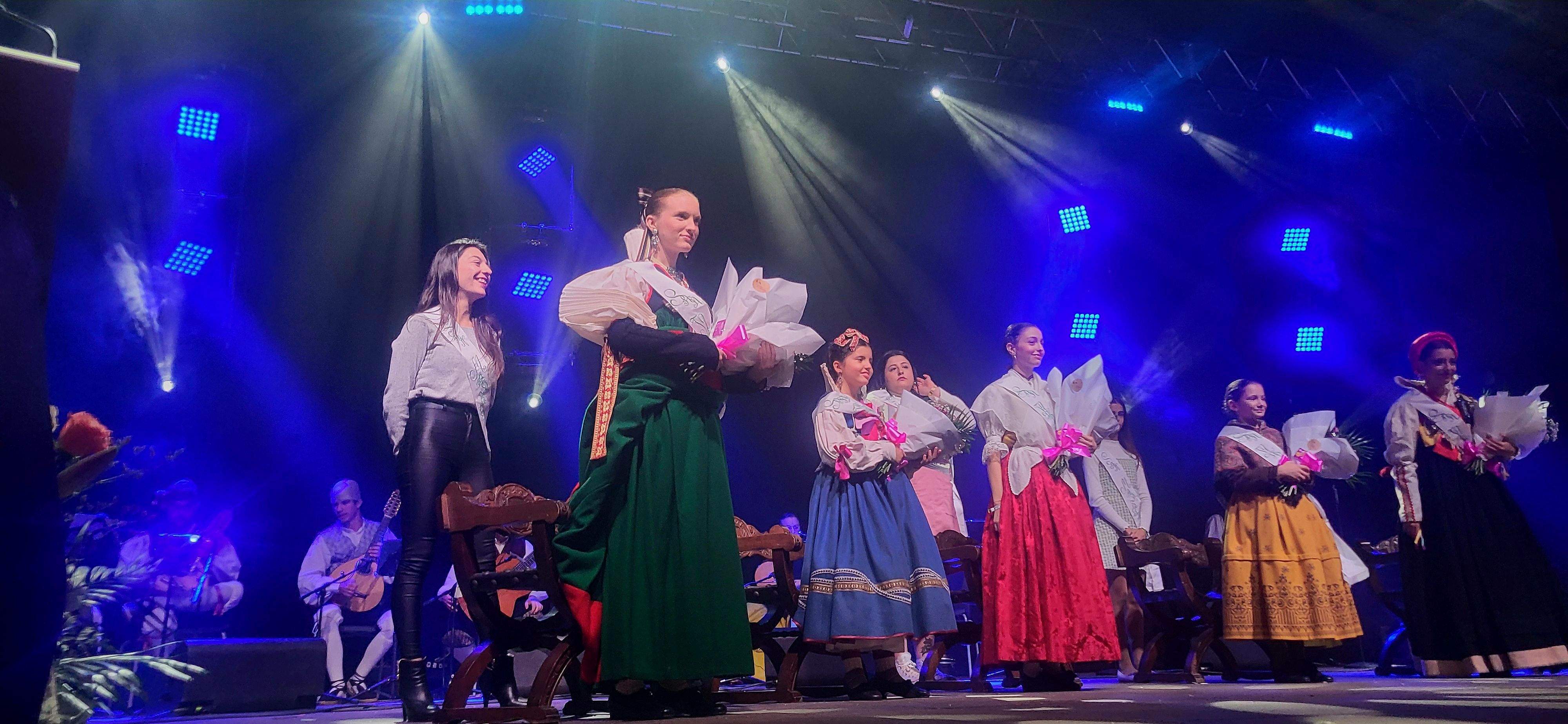 Presentación de las mairalesas del barrio de San Martín de Huesca 2022. Foto Myriam Martínez 