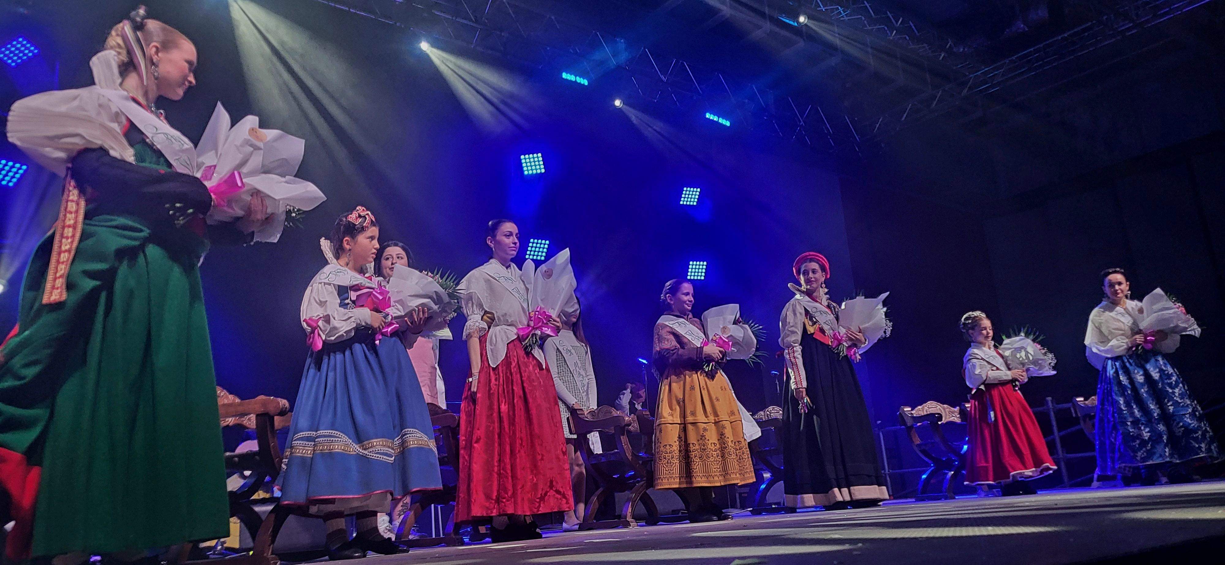 Presentación de las mairalesas del barrio de San Martín de Huesca 2022. Foto Myriam Martínez 