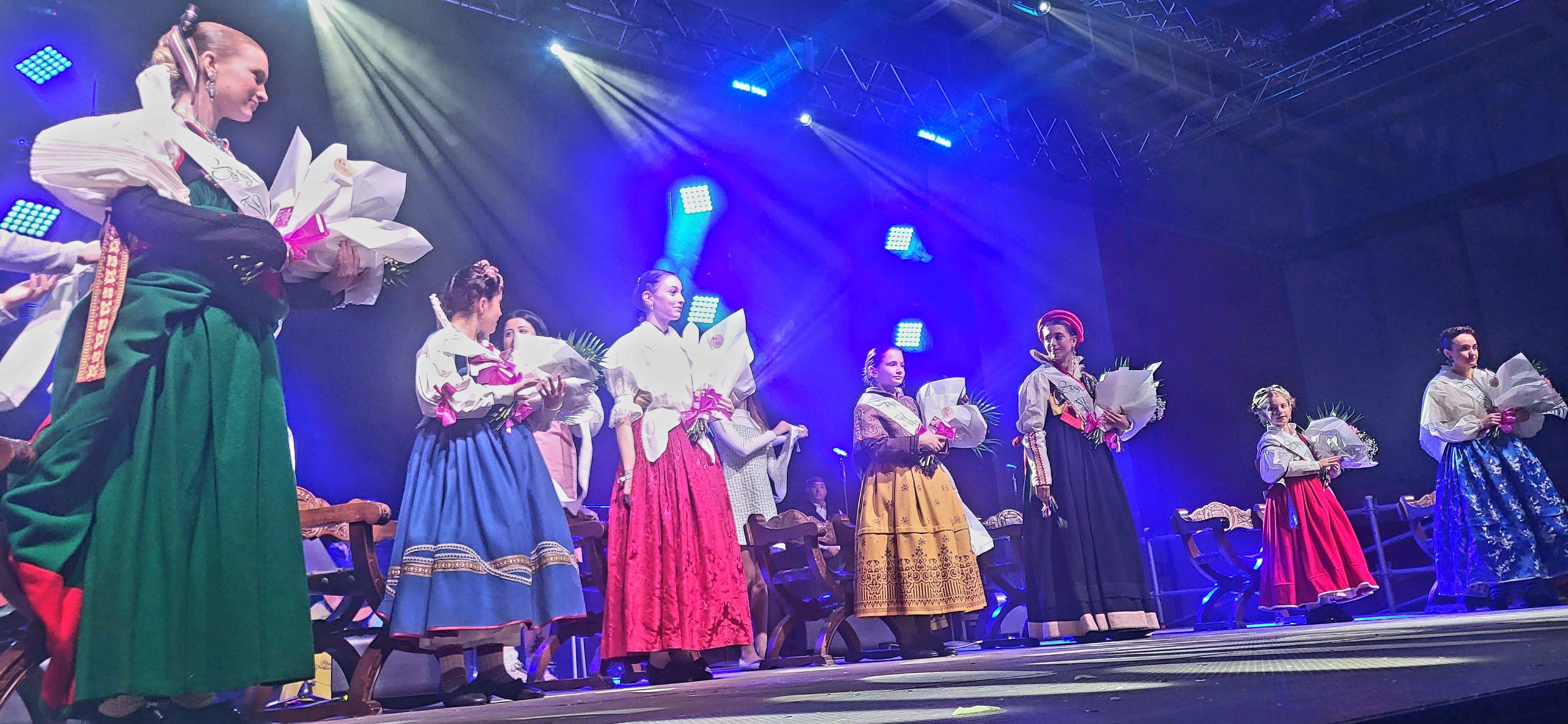 Presentación de las mairalesas del barrio de San Martín de Huesca 2022. Foto Myriam Martínez 