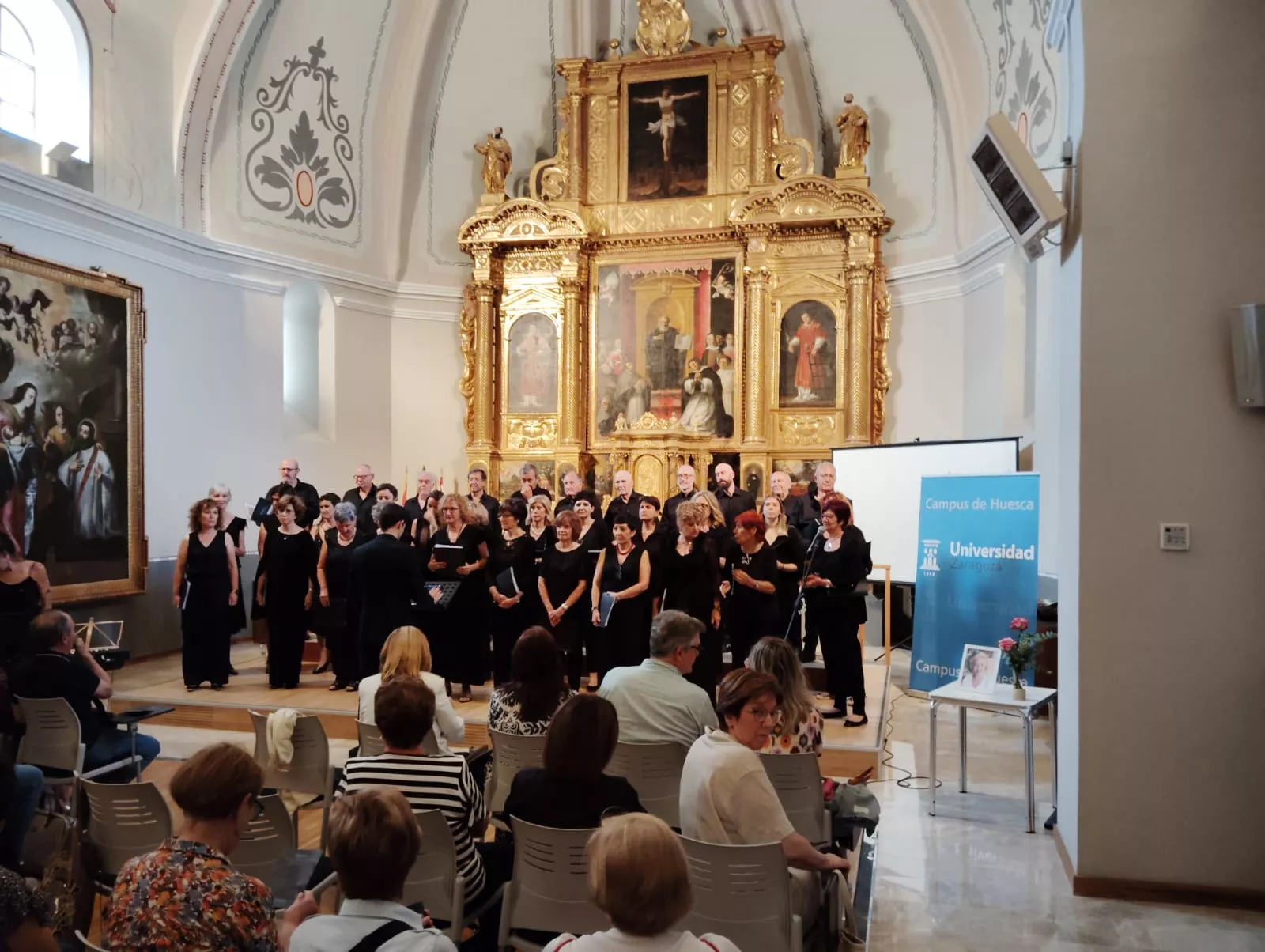 Actuación del Coro Universitario de Huesca. Foto J.L.P 