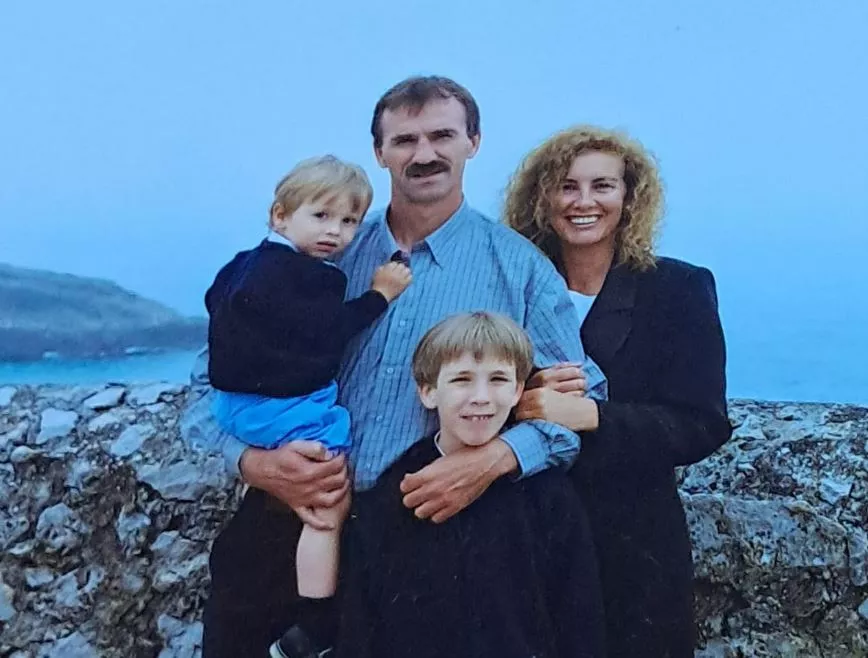 Una imagen familiar de Javier con su mujer, Cristina, y sus hijos Javier y Pablo, todavía muy pequeños.