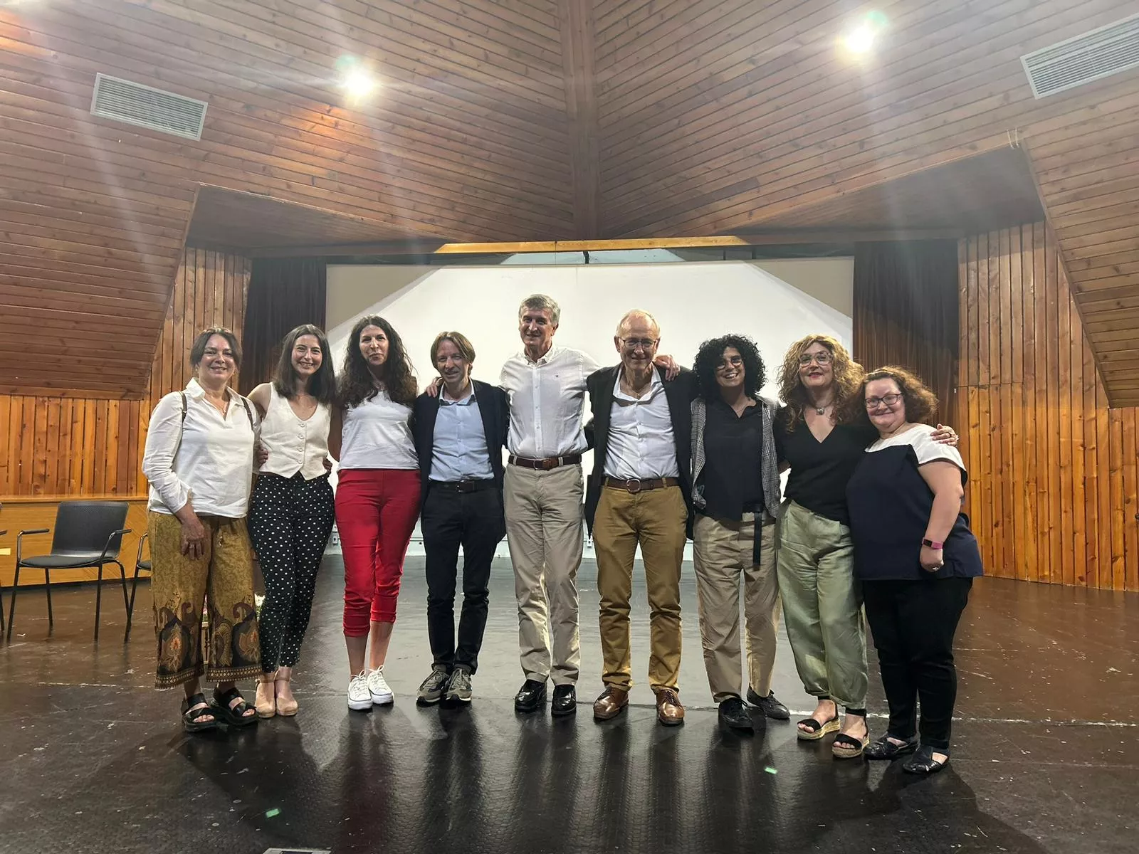 Raquel Cárcamo y el resto de participantes en la jornada de reflexión sobre discapacidad y bienestar..