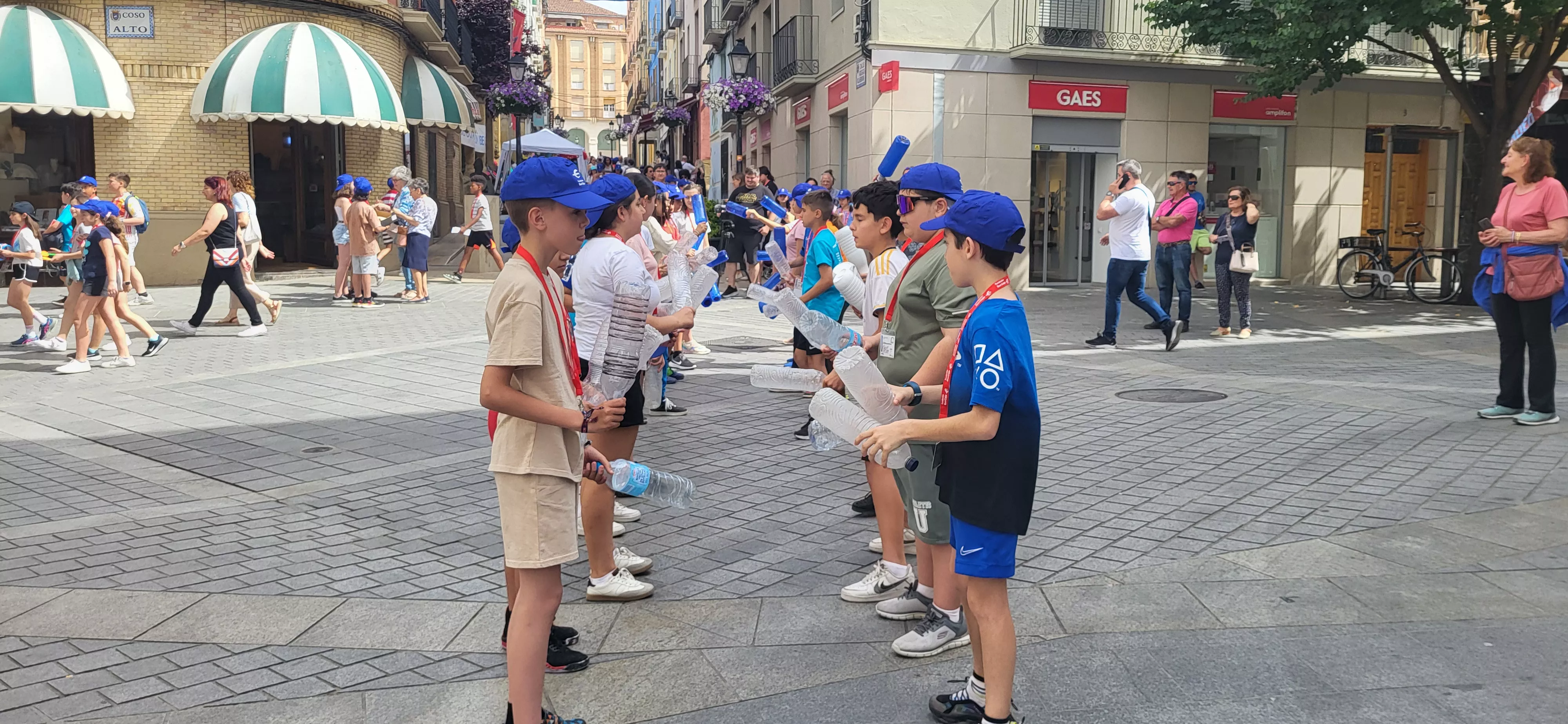 Mercado de Cooperativas Escolares en el centro Fundación Ibercaja de Huesca. Foto Mercedes Manterola