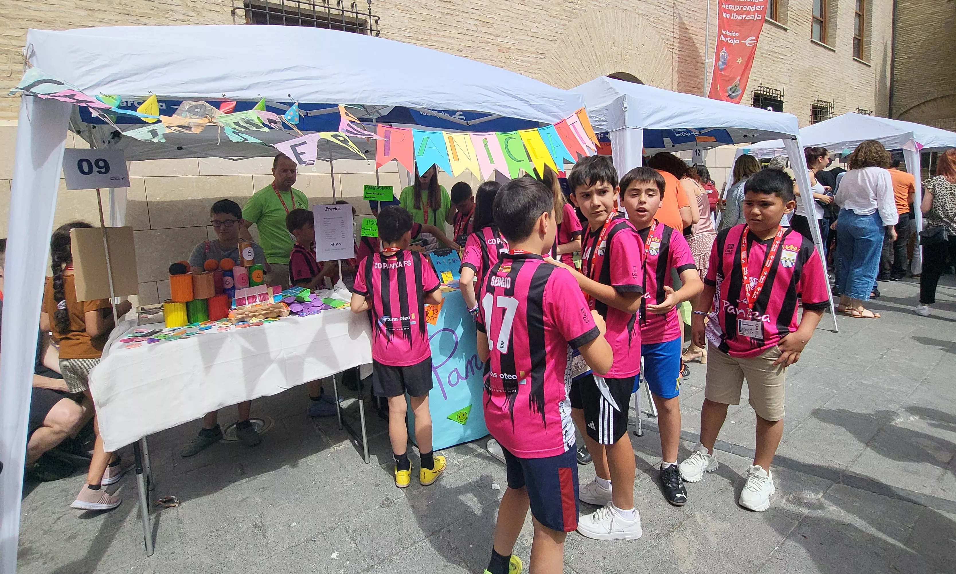 Mercado de Cooperativas Escolares en el centro Fundación Ibercaja de Huesca. Foto Mercedes Manterola