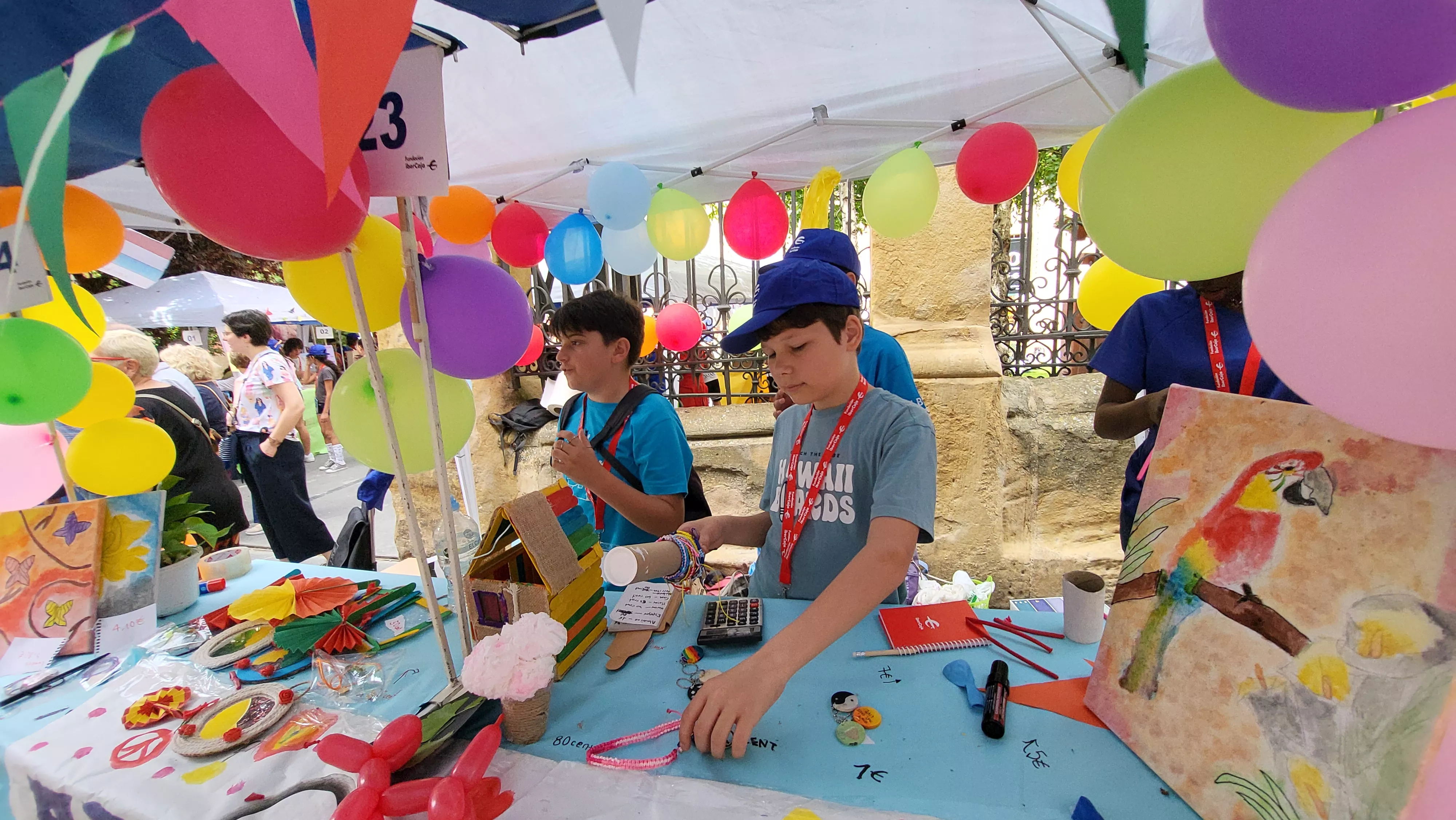 Mercado de Cooperativas Escolares en el centro Fundación Ibercaja de Huesca. Foto Mercedes Manterola