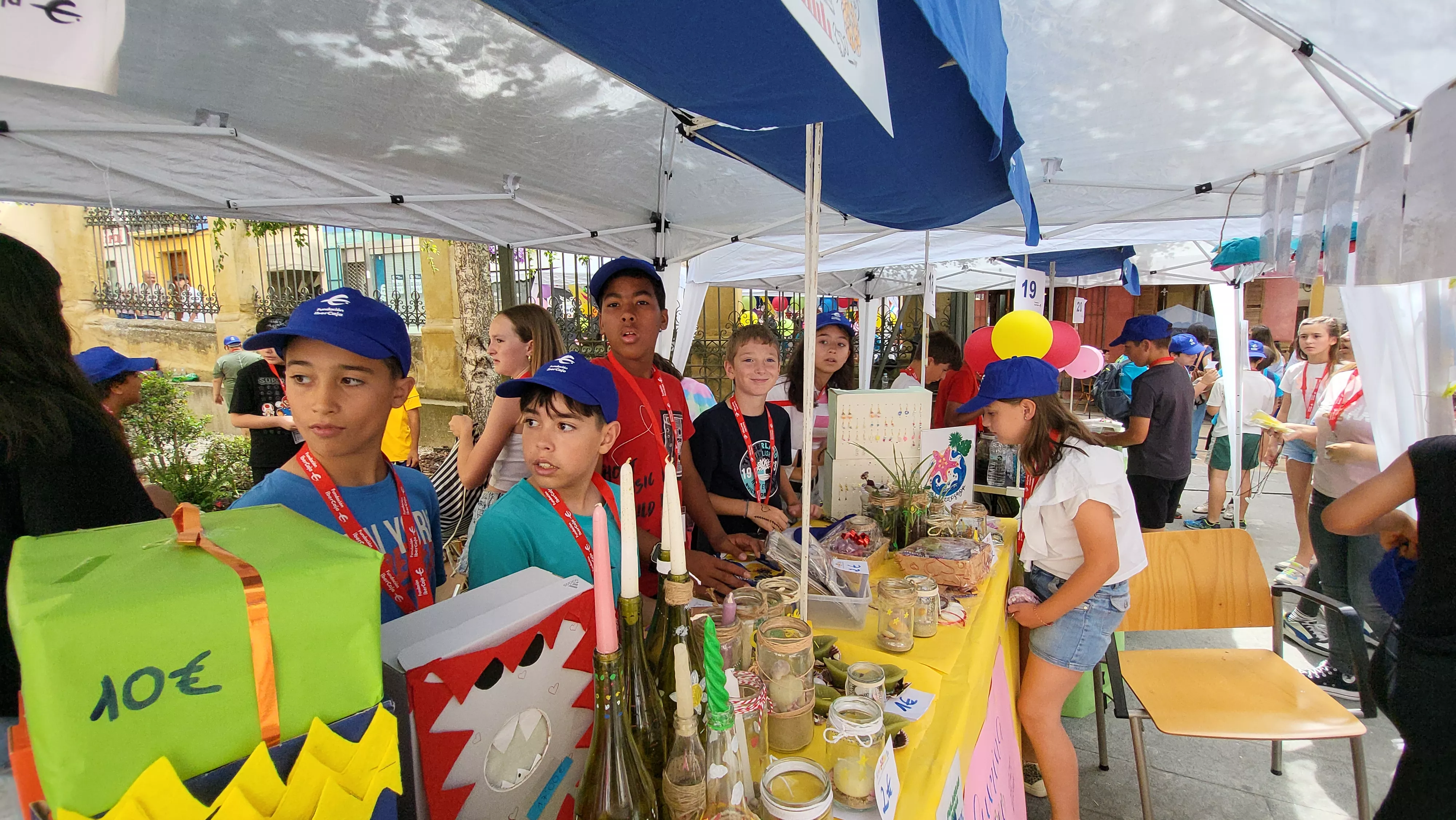 Mercado de Cooperativas Escolares en el centro Fundación Ibercaja de Huesca. Foto Mercedes Manterola